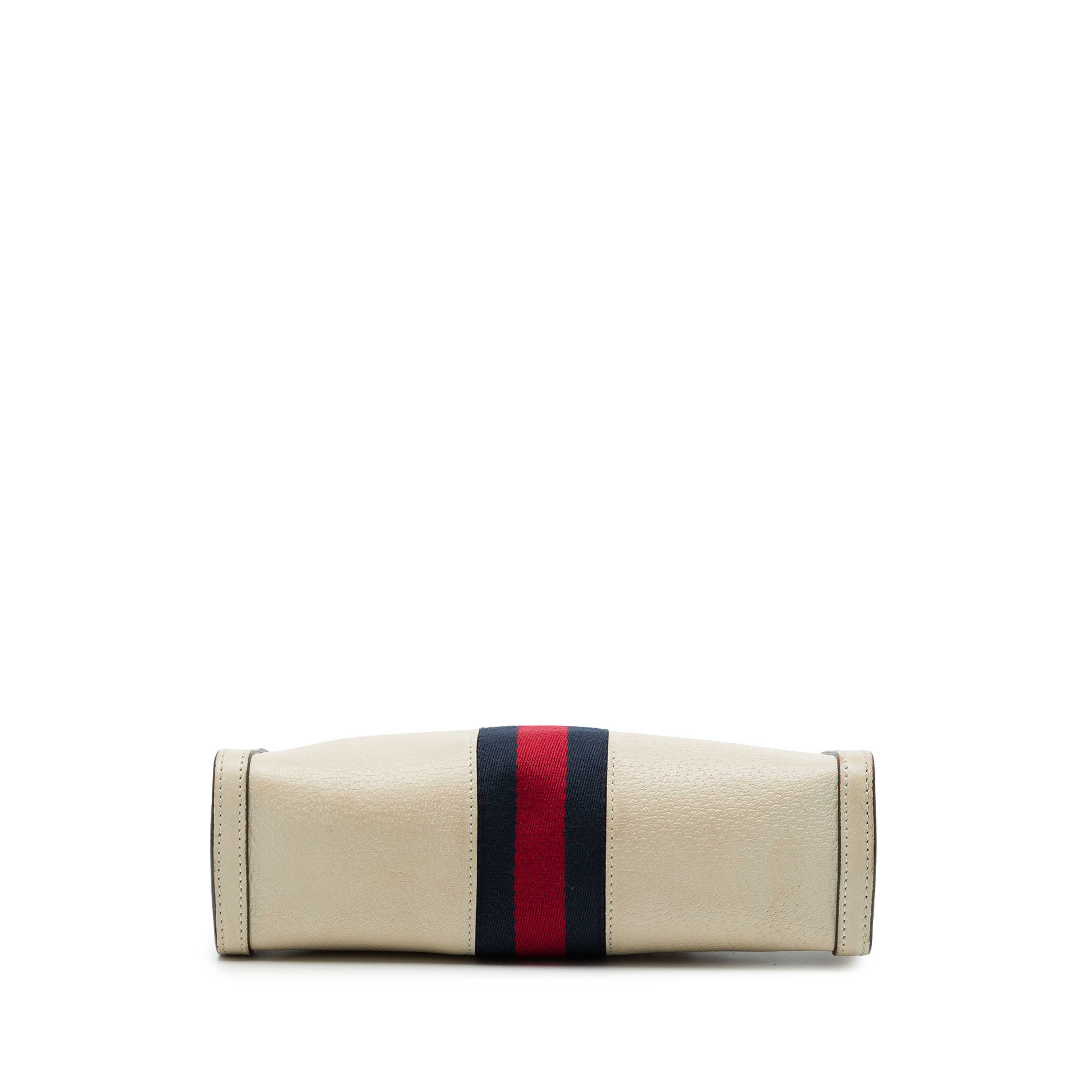 Gucci Small Calfskin Web Ophidia Chain Crossbody, från Luxclusif, i färgen vit. Klicka för att öppna bilden i stort format