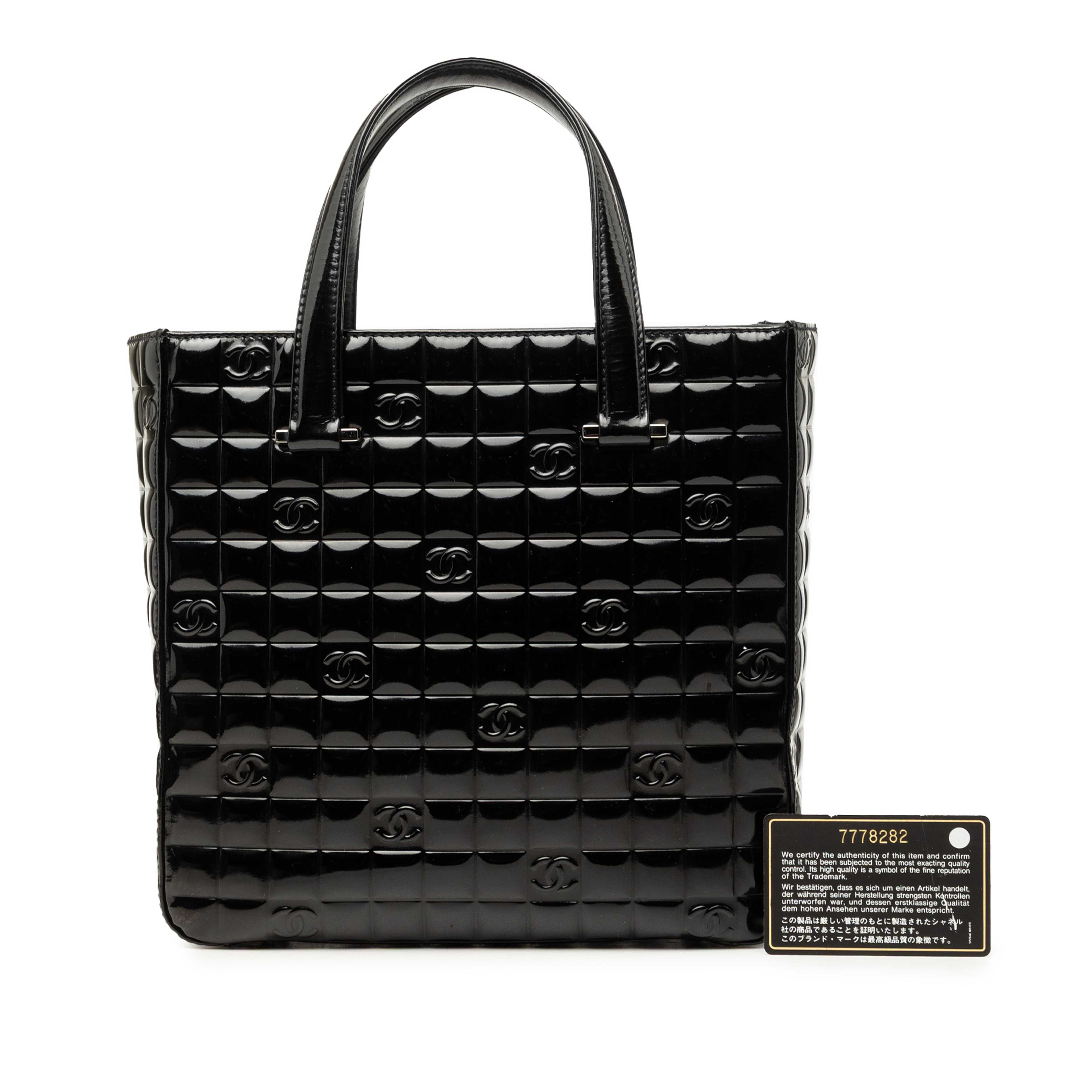 Chanel Cc Chocolate Bar Patent Tote, från Luxclusif, i färgen svart. Klicka för att öppna bilden i stort format