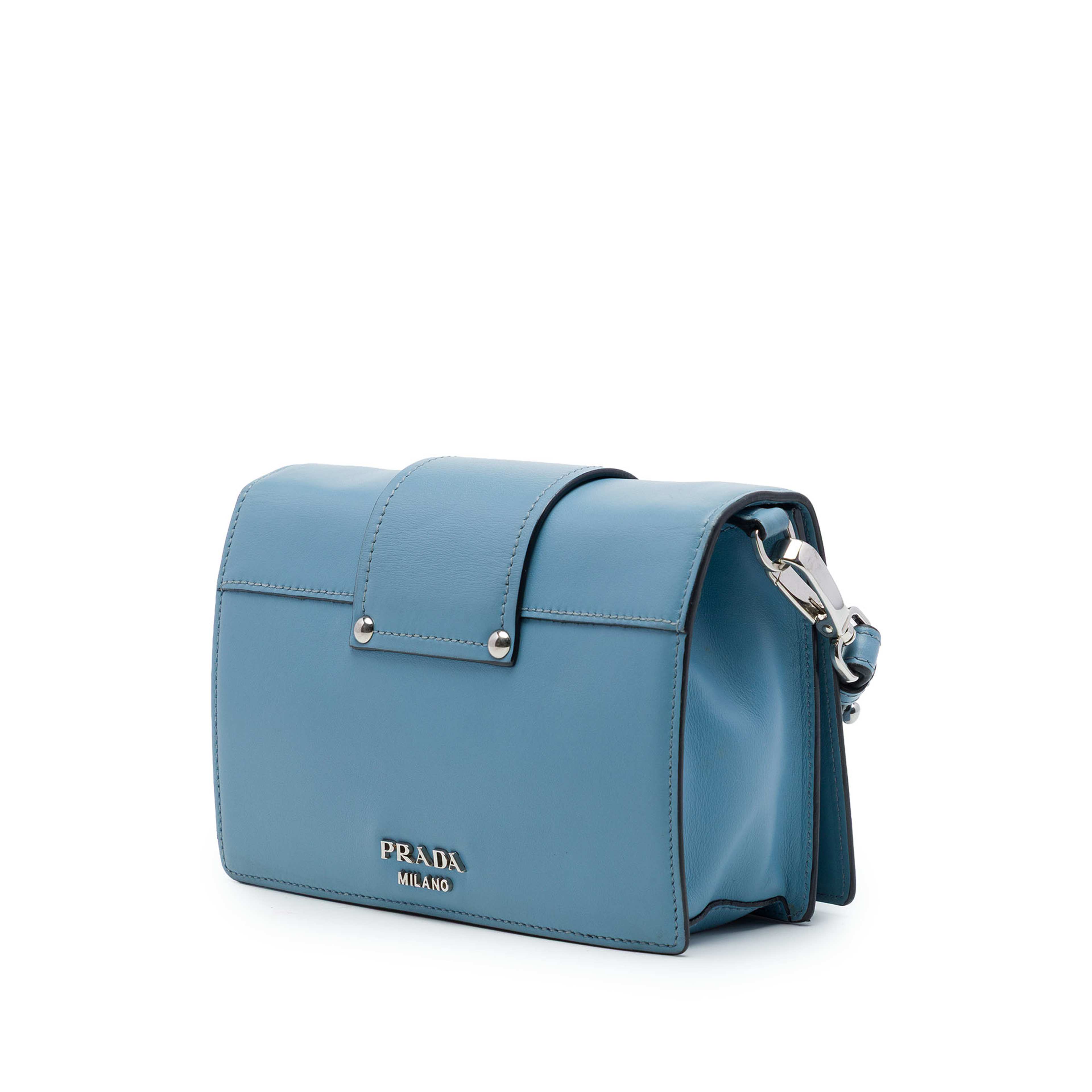 Prada City Calf Plex Ribbon Crossbody, från Luxclusif, i färgen blå. Klicka för att öppna bilden i stort format