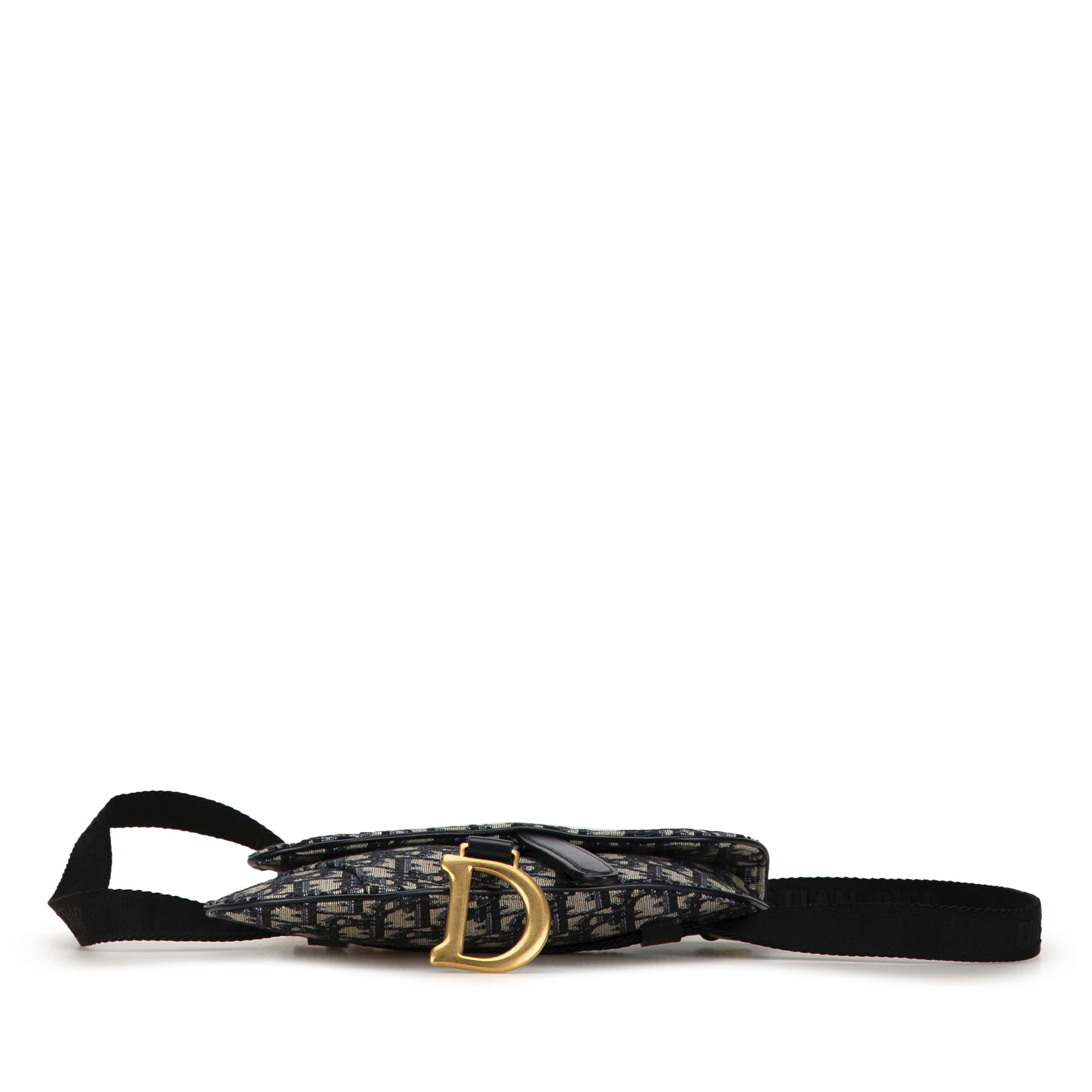 Dior Oblique Canvas Saddle Belt Bag, från Luxclusif, i färgen blue. Klicka för att öppna bilden i stort format