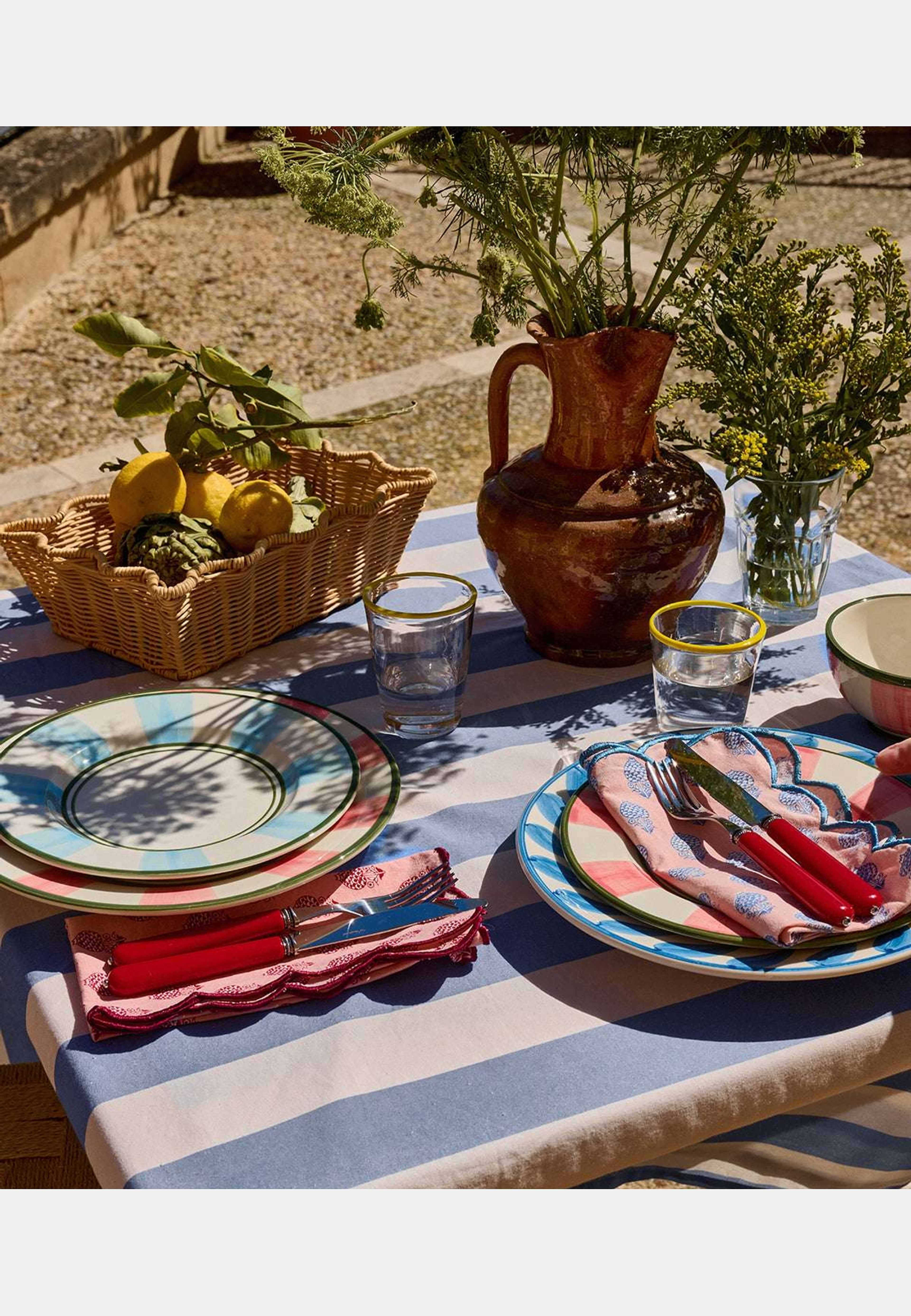 Circus Assiett - 22 Cm, från Pick A Poppy, i färgen blue. Klicka för att öppna bilden i stort format