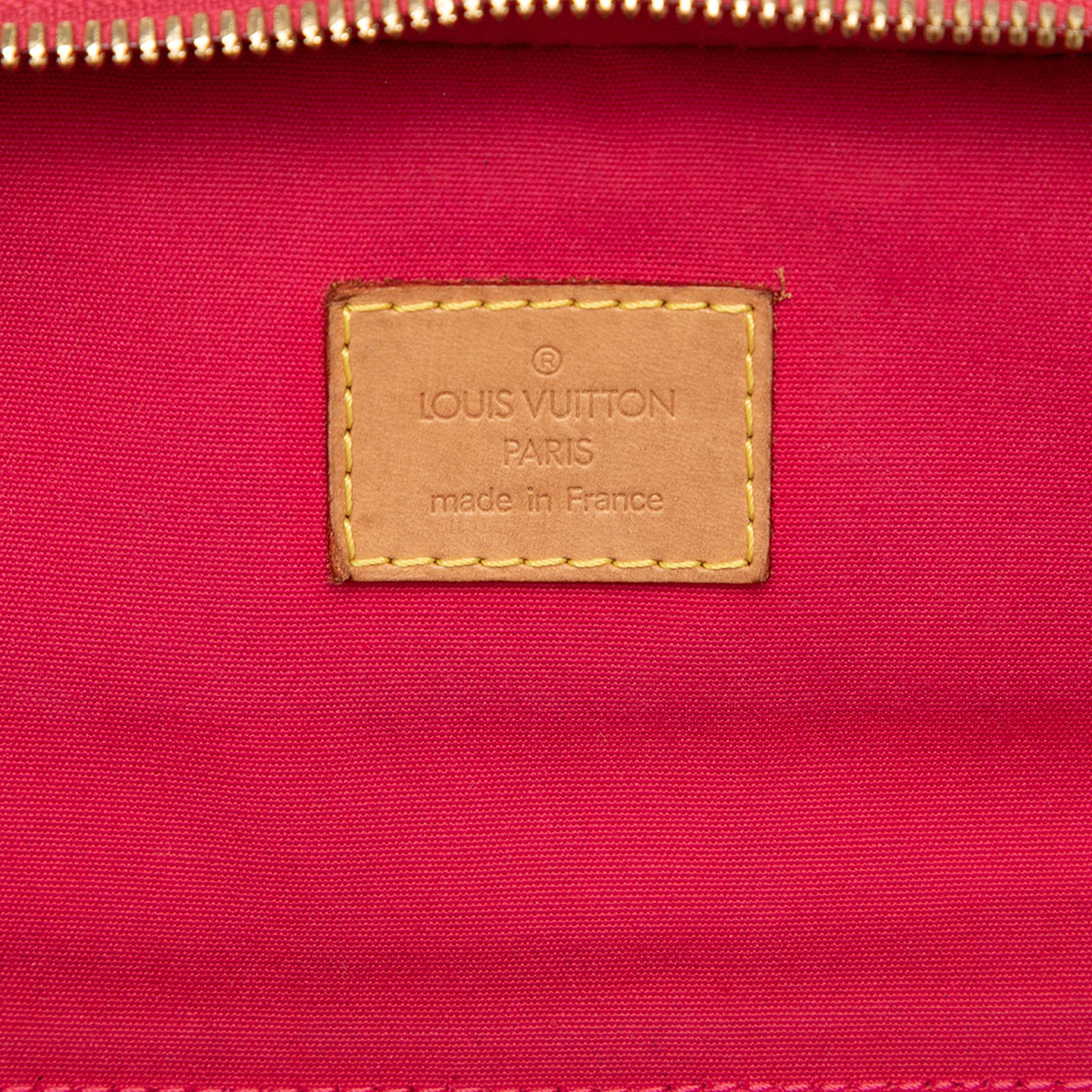 Louis Vuitton Monogram Vernis Sullivan Horizontal Pm, från Luxclusif, i färgen hot pink. Klicka för att öppna bilden i stort format