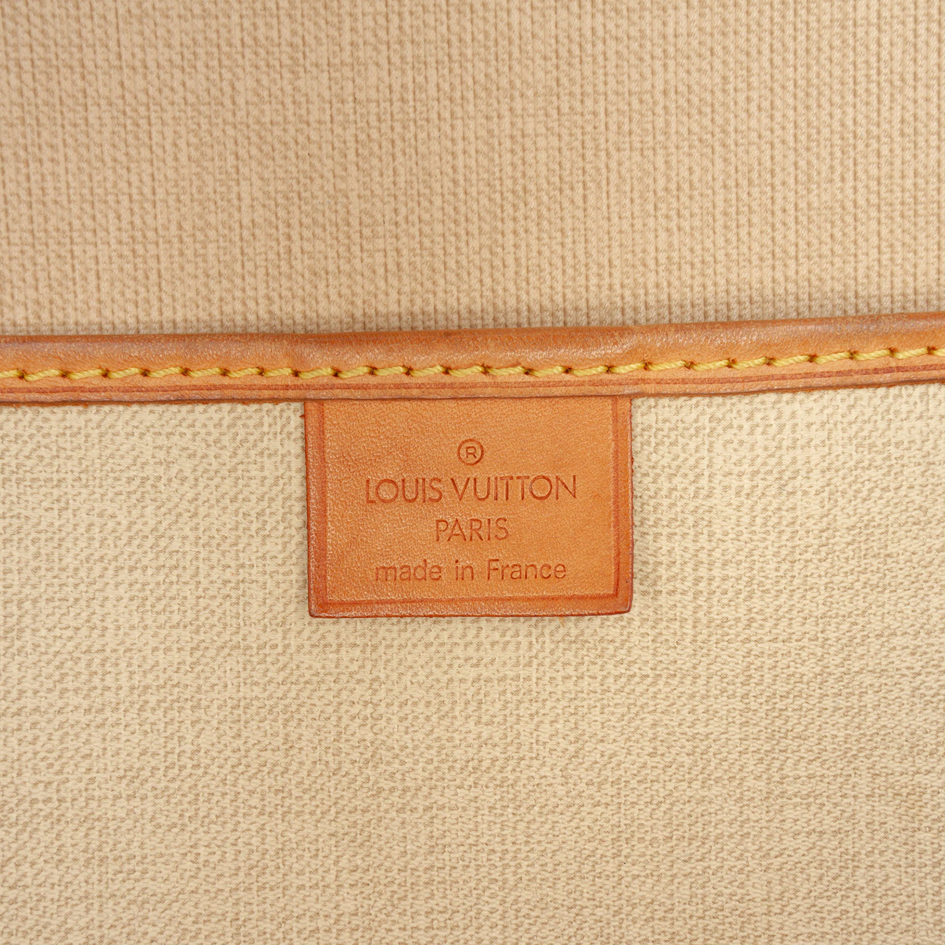 Louis Vuitton Monogram Excursion, från Luxclusif, i färgen brun. Klicka för att öppna bilden i stort format