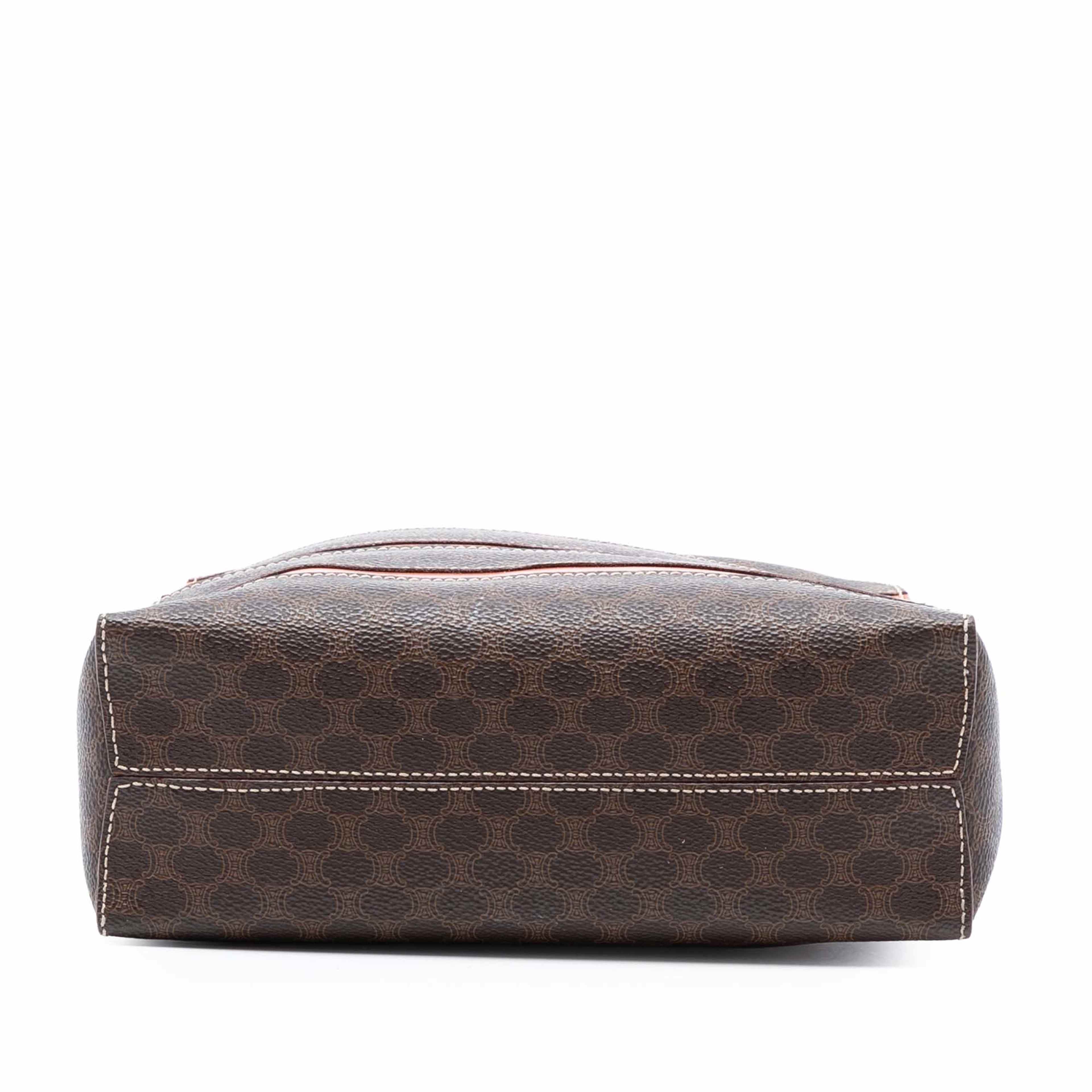 Celine Macadam Coated Canvas Handbag, från Luxclusif, i färgen brown. Klicka för att öppna bilden i stort format