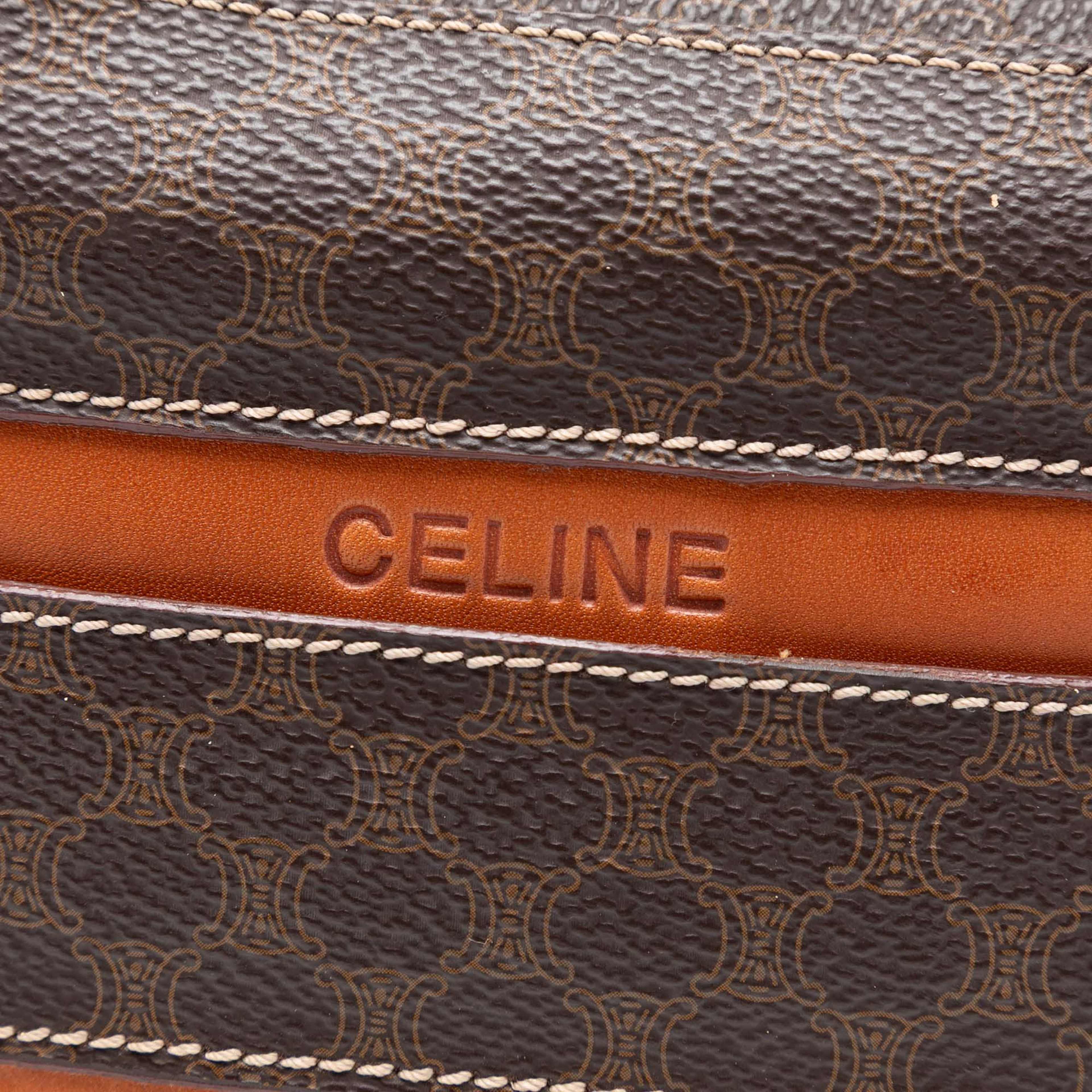 Celine Macadam Coated Canvas Handbag, från Luxclusif, i färgen brown. Klicka för att öppna bilden i stort format