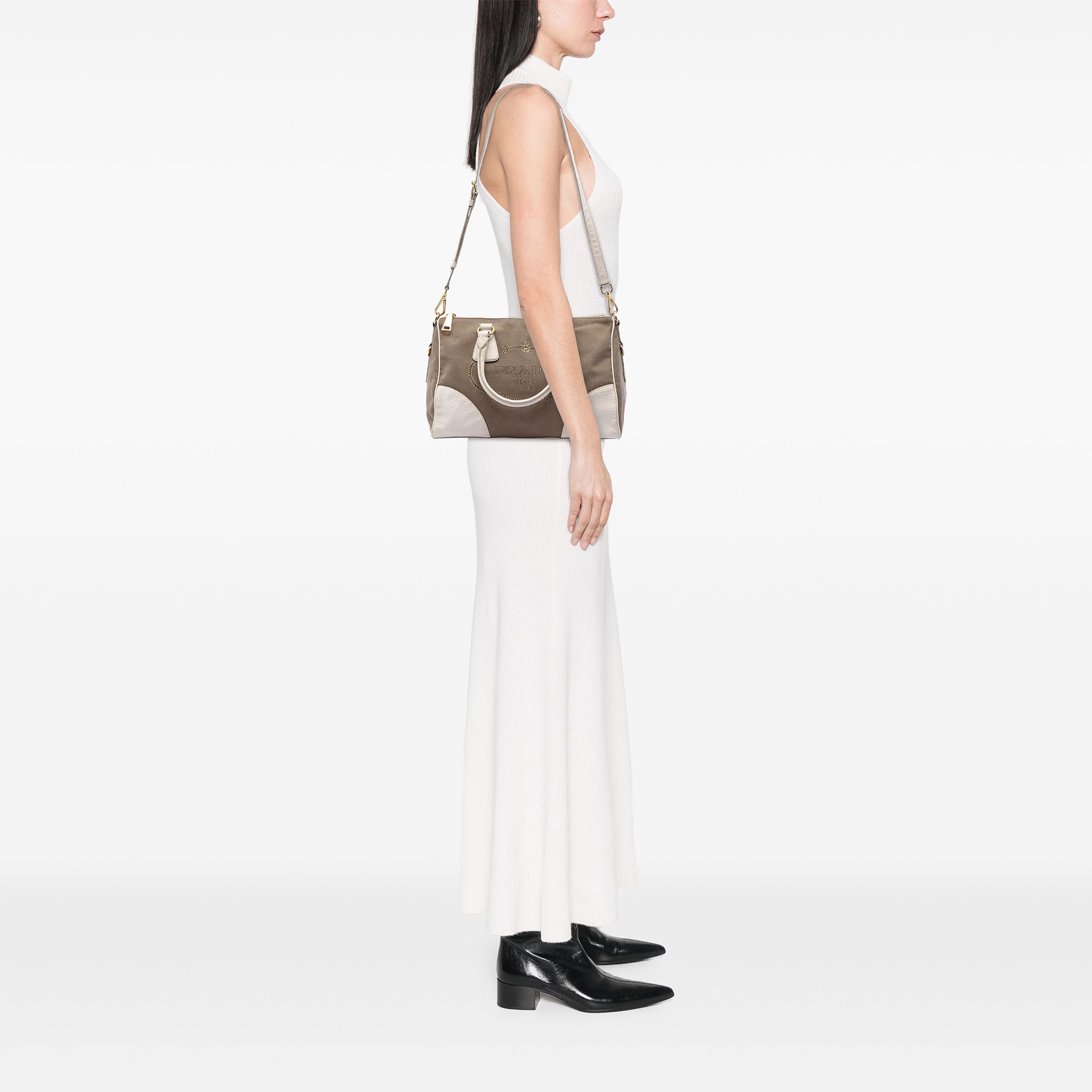 Prada Vitello Daino Trimmed Canvas Canapa Logo Satchel, från Luxclusif, i färgen brun. Klicka för att öppna bilden i stort format