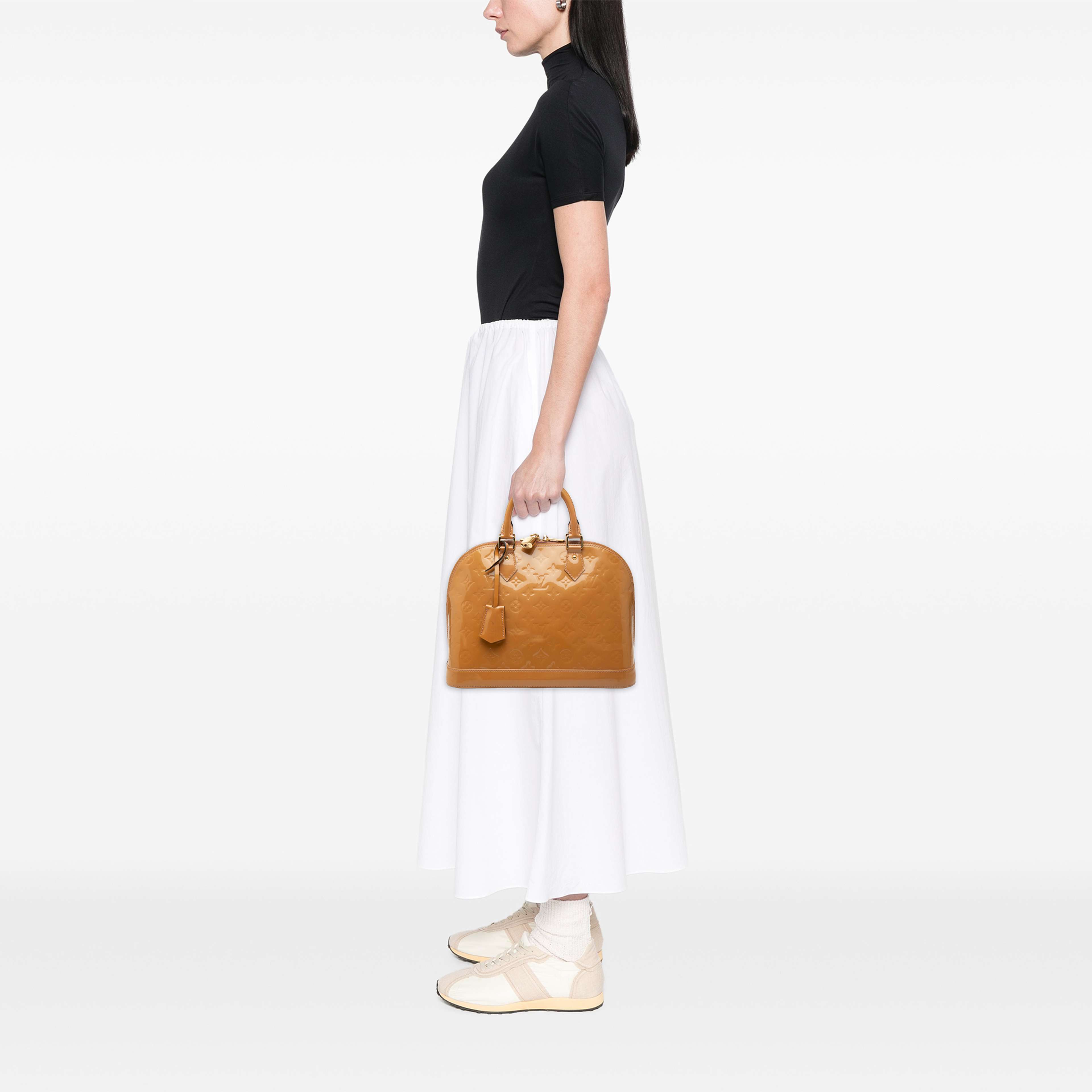 Louis Vuitton Monogram Vernis Alma Pm, från Luxclusif, i färgen brun. Klicka för att öppna bilden i stort format