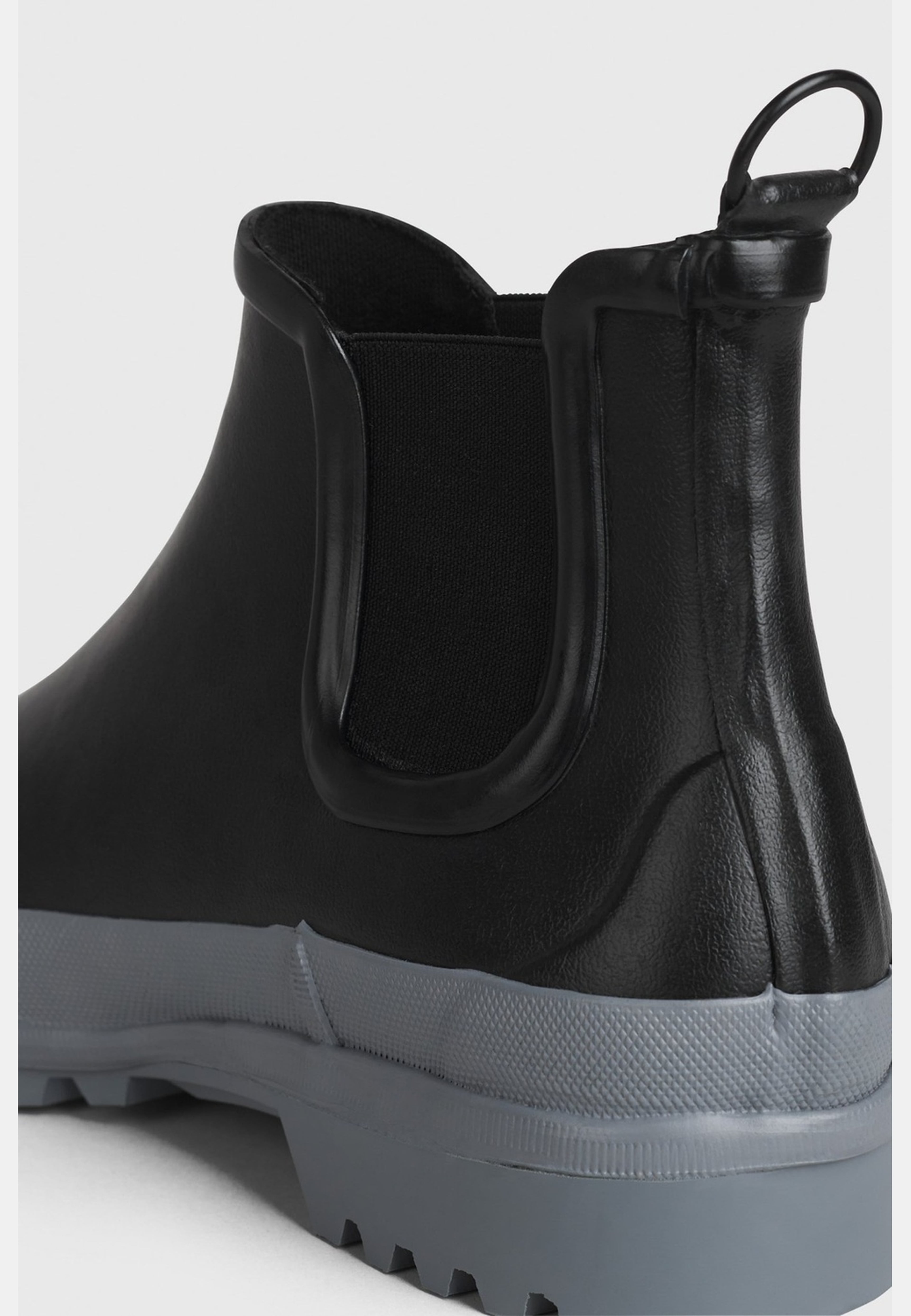 Chelsea Rainwalker, från Stutterheim, i färgen black/grey. Klicka för att öppna bilden i stort format