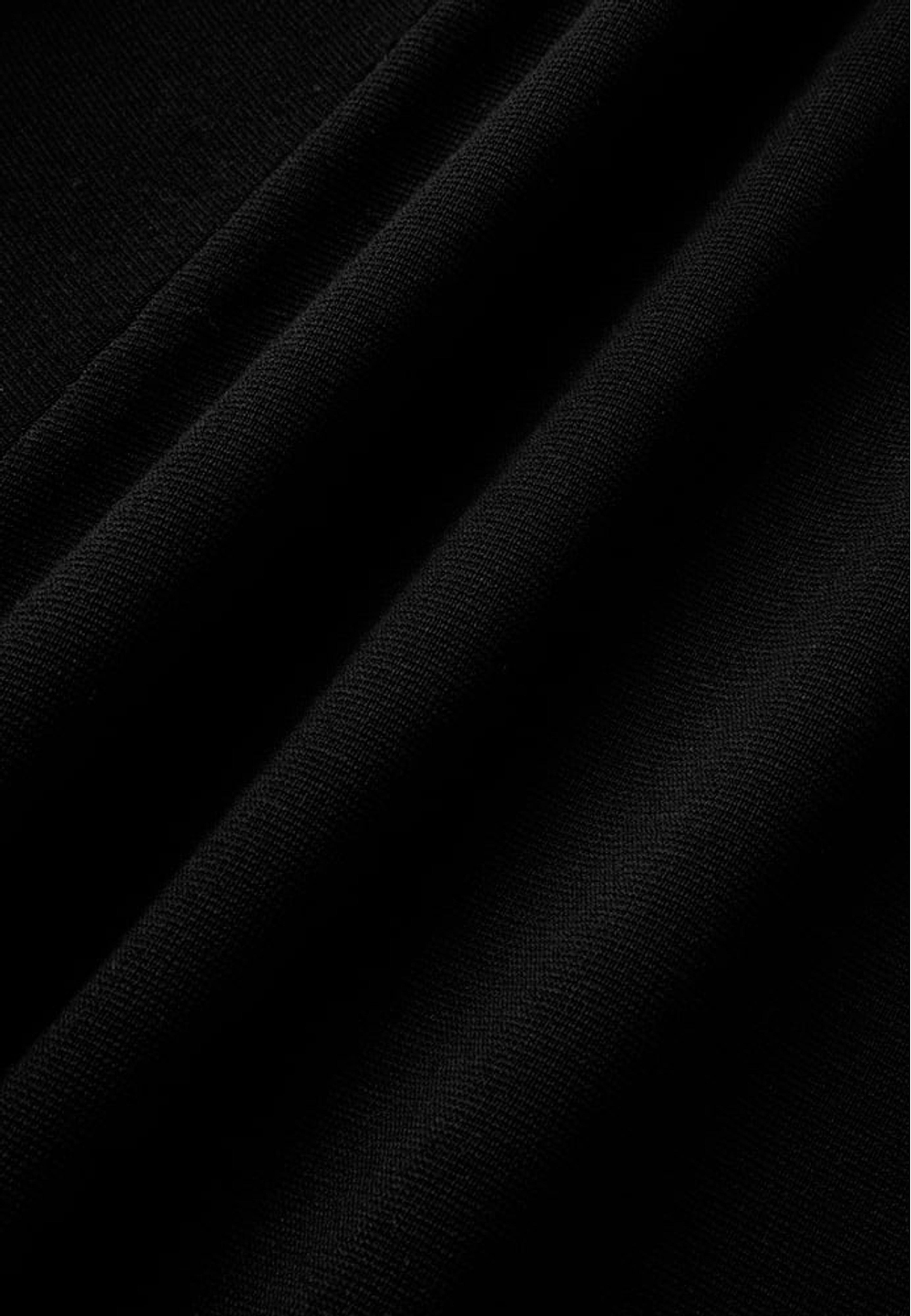 Alyia Skirt, från Jumperfabriken, i färgen black. Klicka för att öppna bilden i stort format