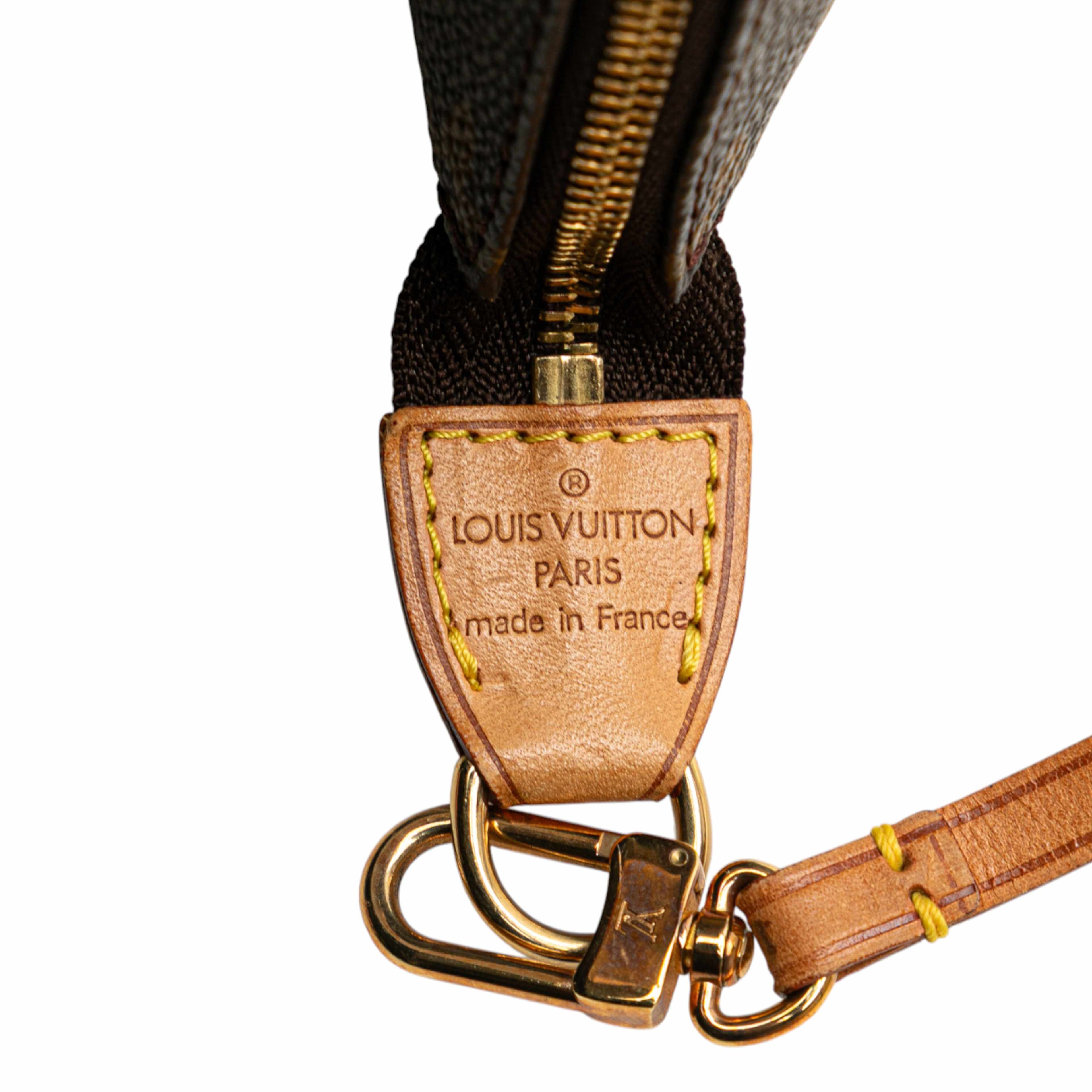 Louis Vuitton Monogram Pochette Accessoires, från Luxclusif, i färgen brown. Klicka för att öppna bilden i stort format