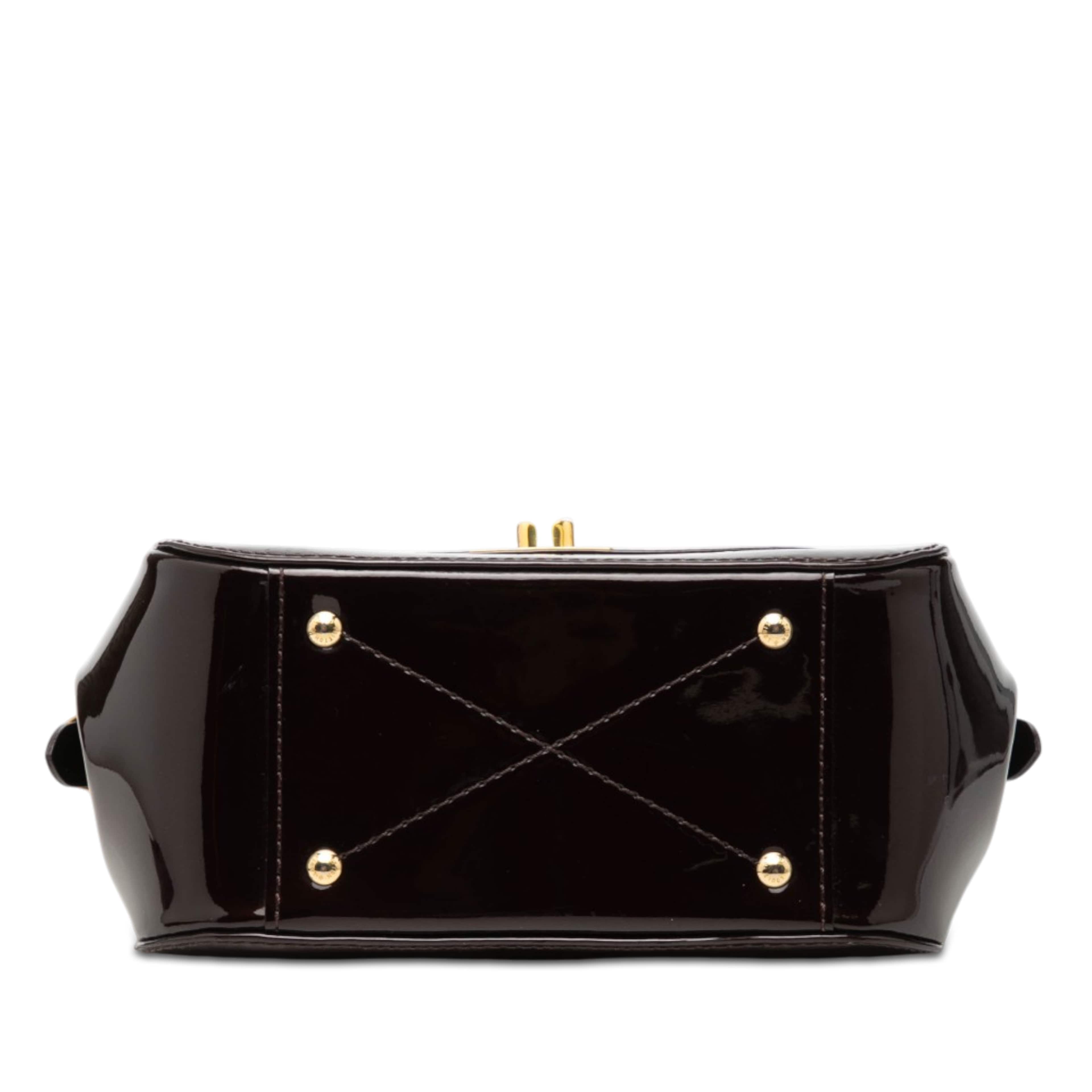 Louis Vuitton Monogram Vernis Pasadena, från Luxclusif, i färgen purple. Klicka för att öppna bilden i stort format