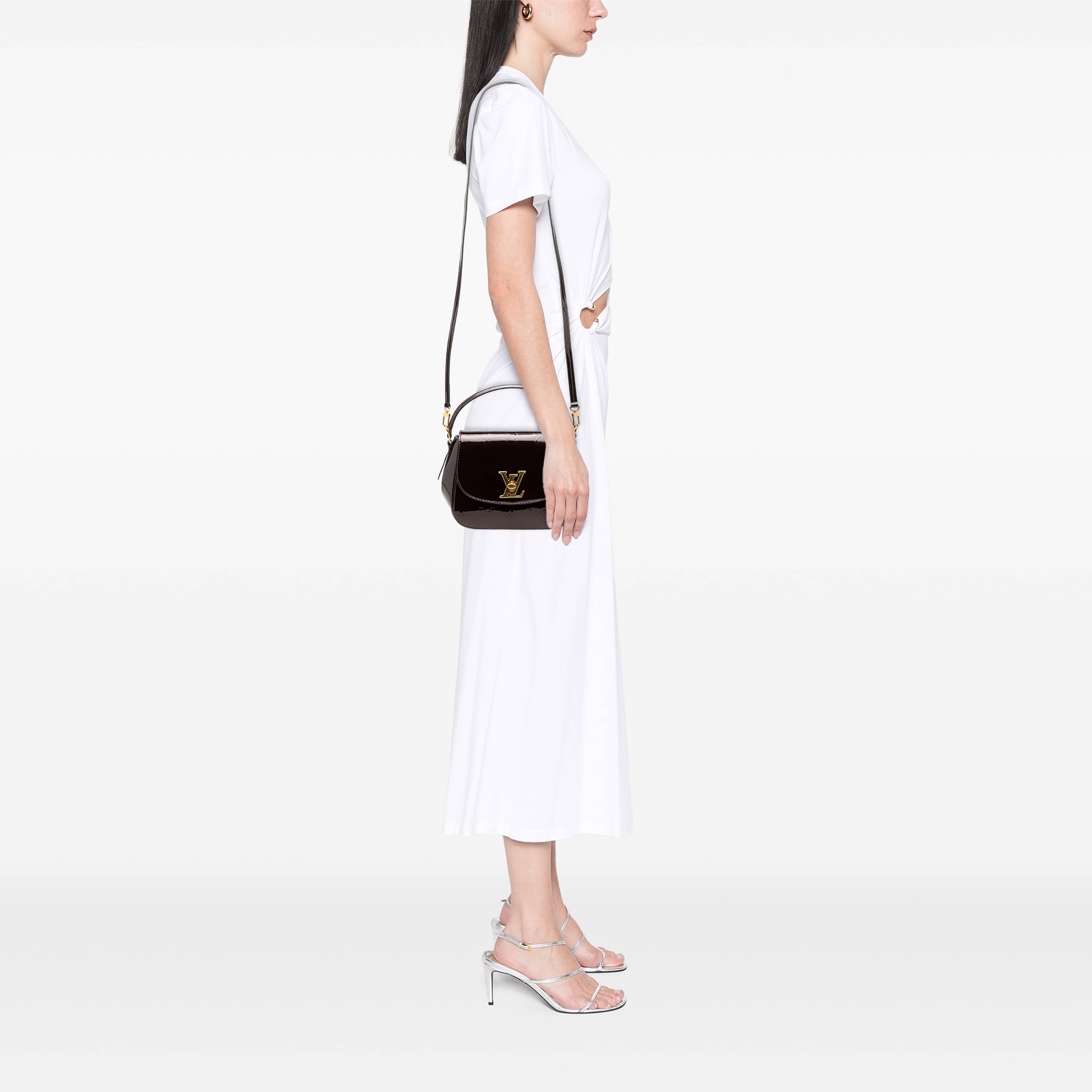Louis Vuitton Monogram Vernis Pasadena, från Luxclusif, i färgen purpur. Klicka för att öppna bilden i stort format