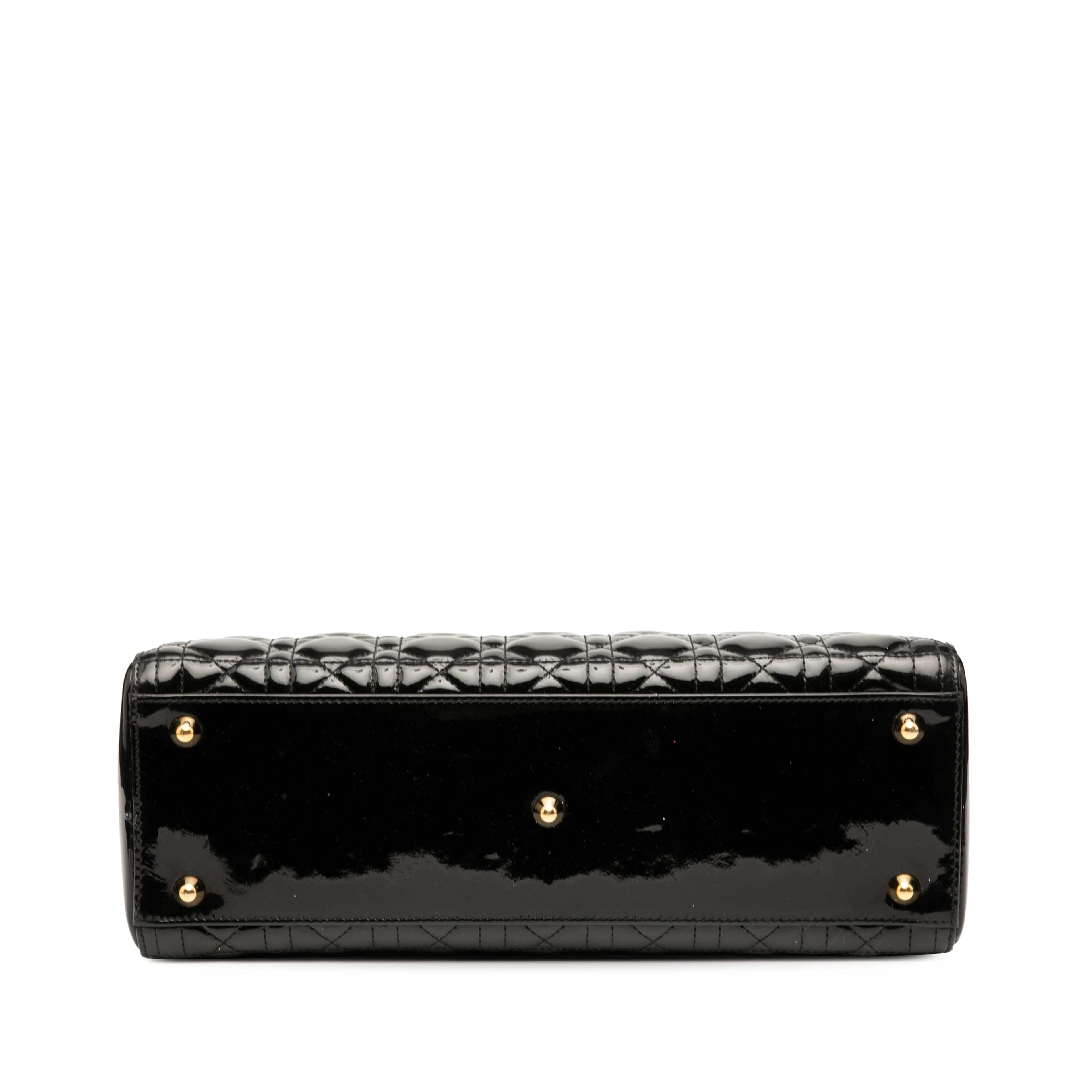 Dior Large Patent Cannage Lady Dior, från Luxclusif, i färgen black. Klicka för att öppna bilden i stort format