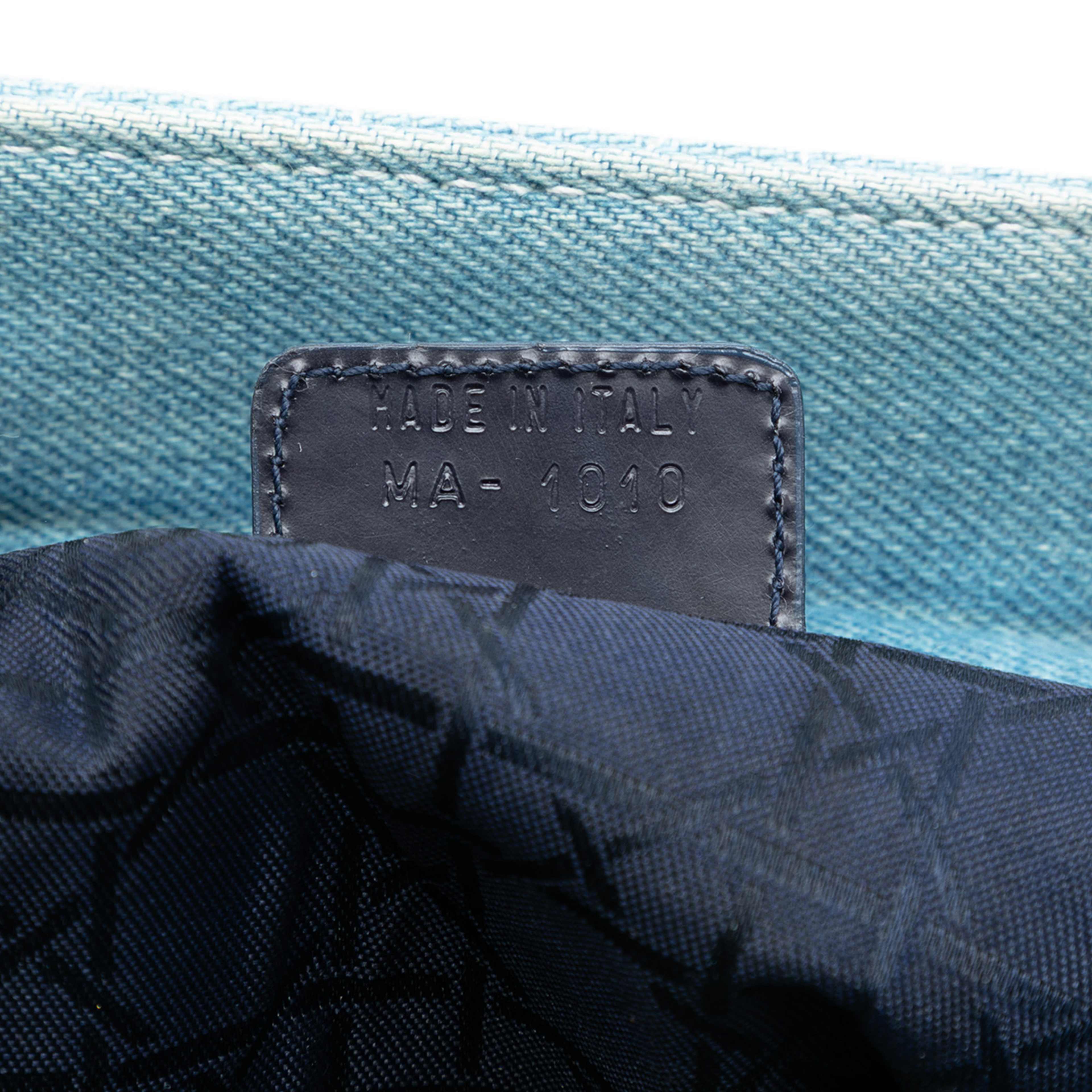 Dior Large Denim Cannage Acrylic Handles Lady Dior, från Luxclusif, i färgen light blue. Klicka för att öppna bilden i stort format