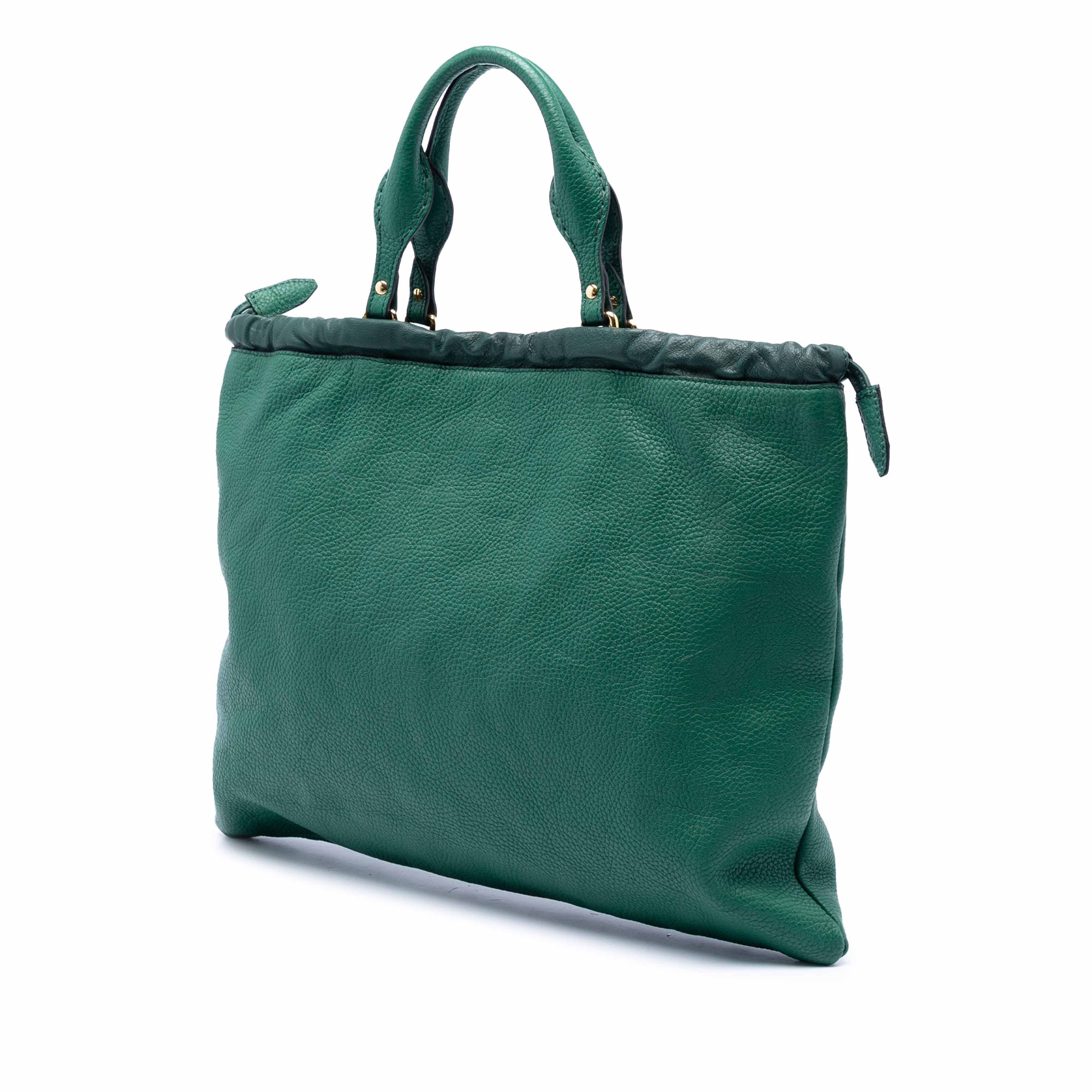 Burberry Leather Big Crush Convertible Tote, från Luxclusif, i färgen green. Klicka för att öppna bilden i stort format