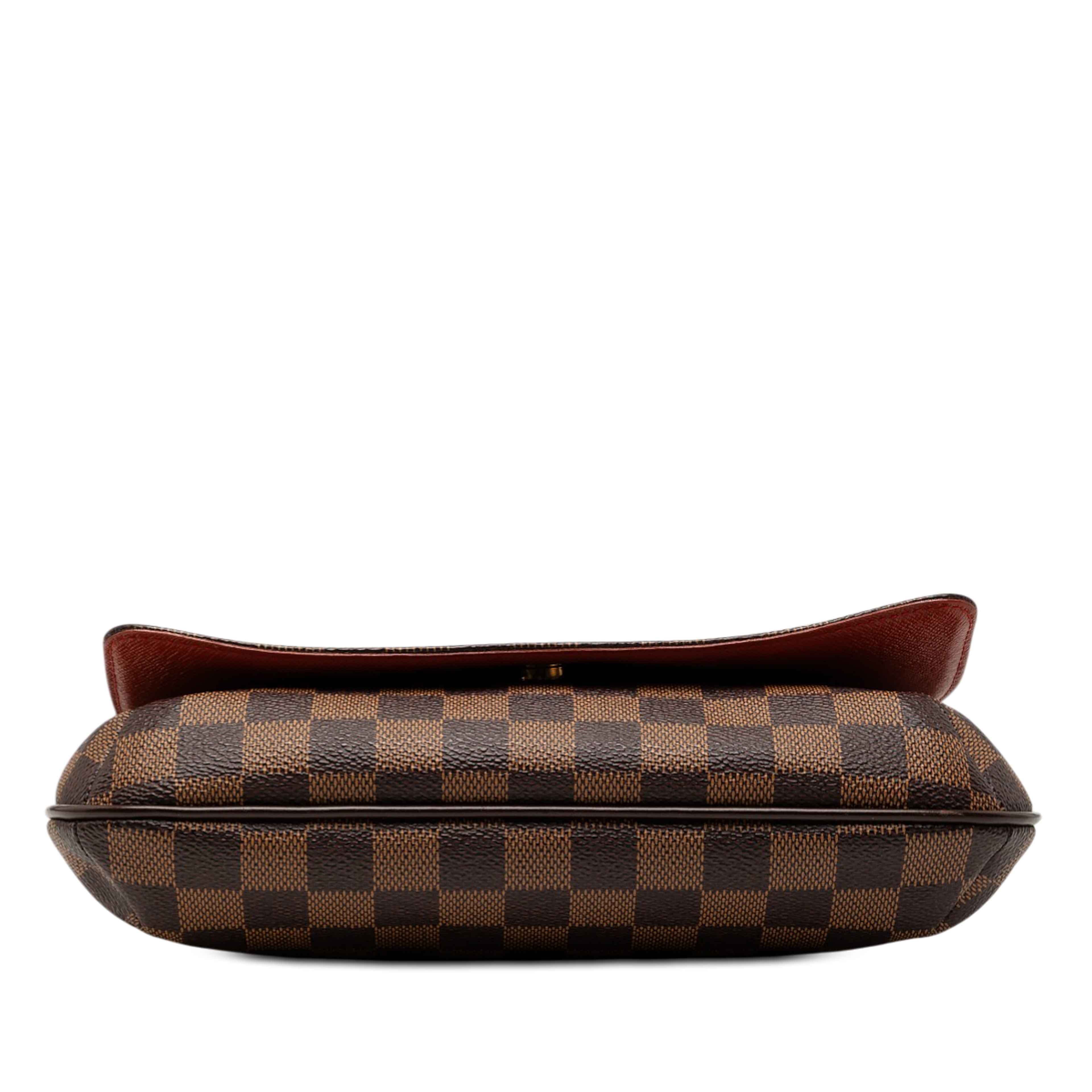 Louis Vuitton Damier Ebene Musette Tango Long Strap, från Luxclusif, i färgen brun. Klicka för att öppna bilden i stort format