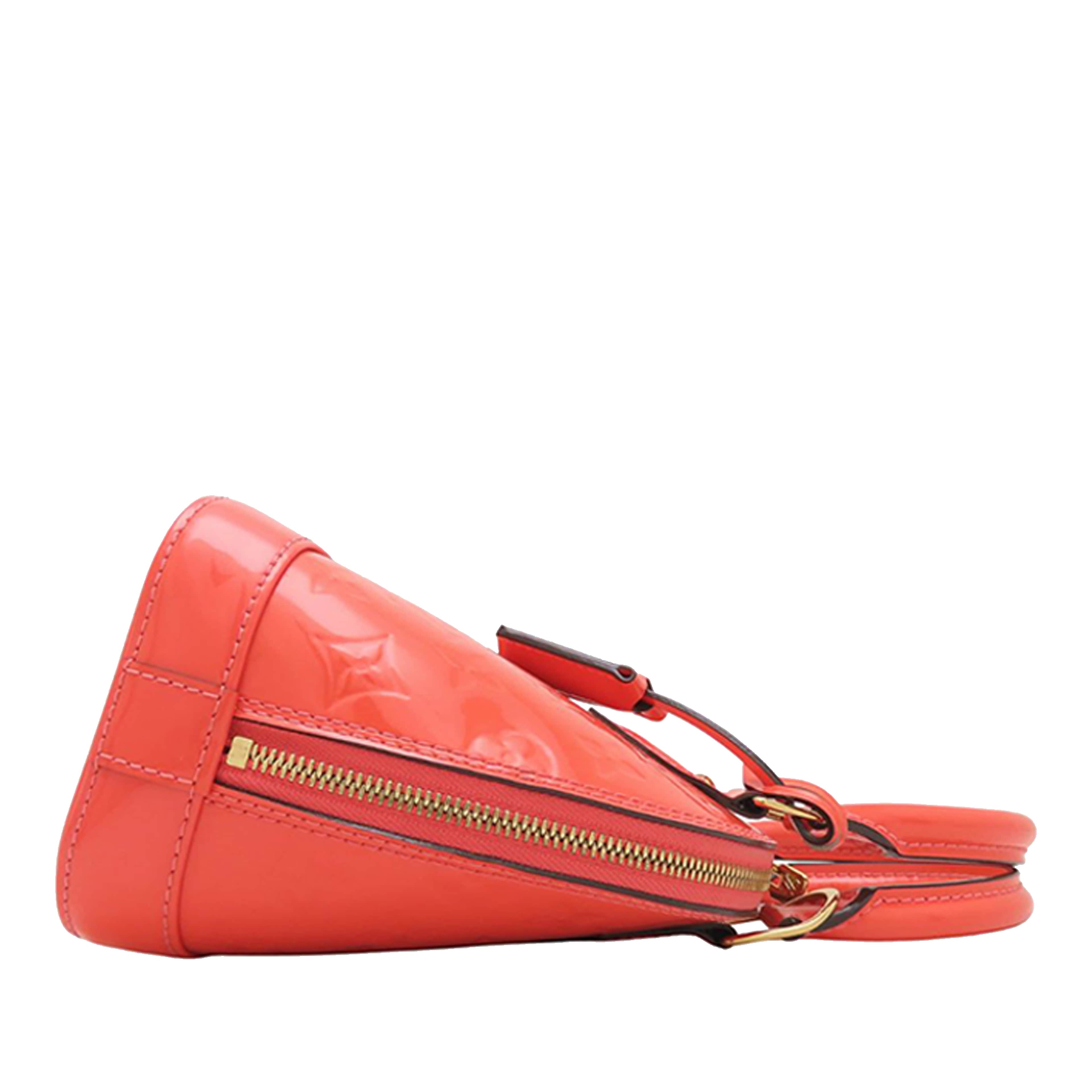 Louis Vuitton Monogram Vernis Alma Bb, från Luxclusif, i färgen blush. Klicka för att öppna bilden i stort format