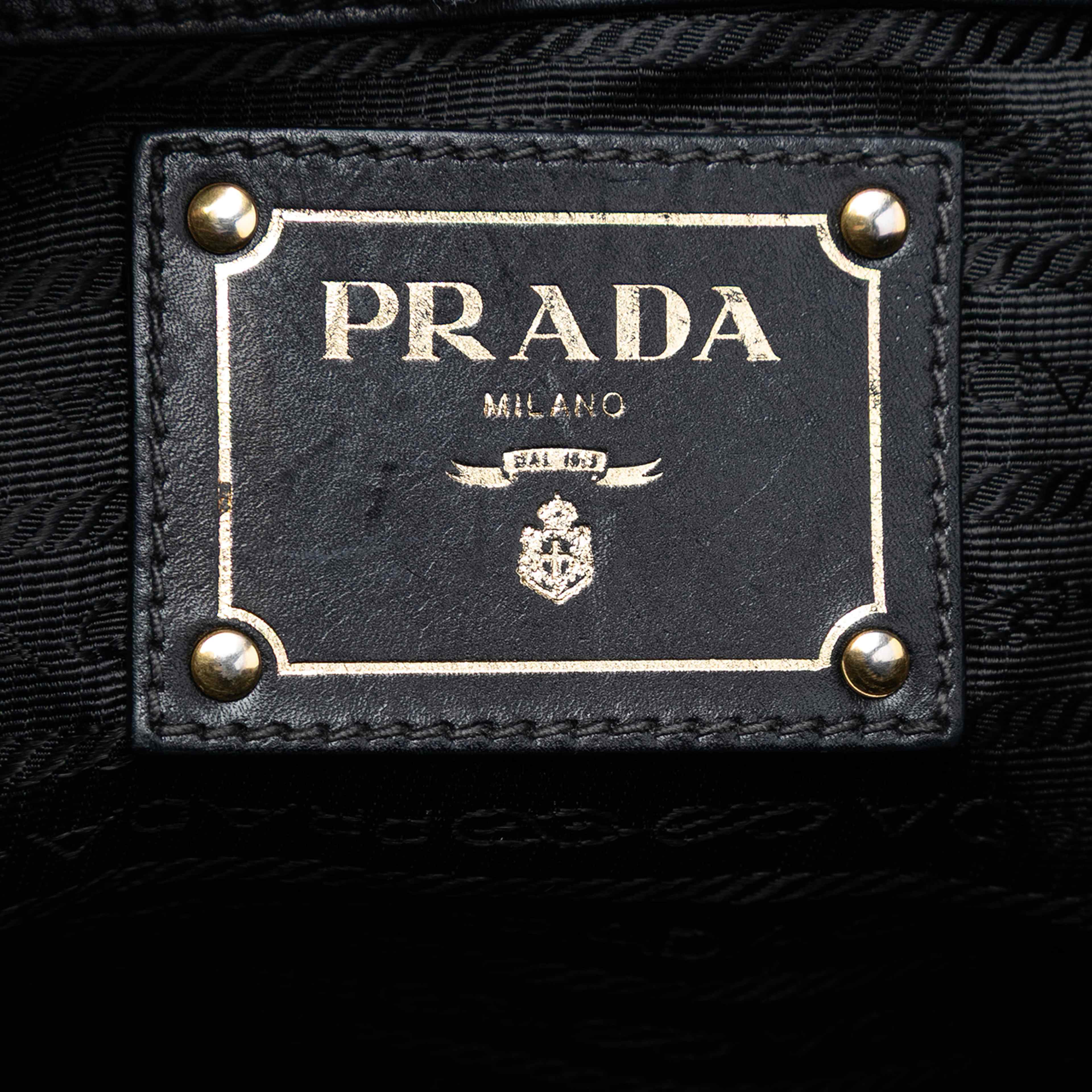 Prada Canvas Canapa Logo Satchel, från Luxclusif, i färgen dark brown. Klicka för att öppna bilden i stort format