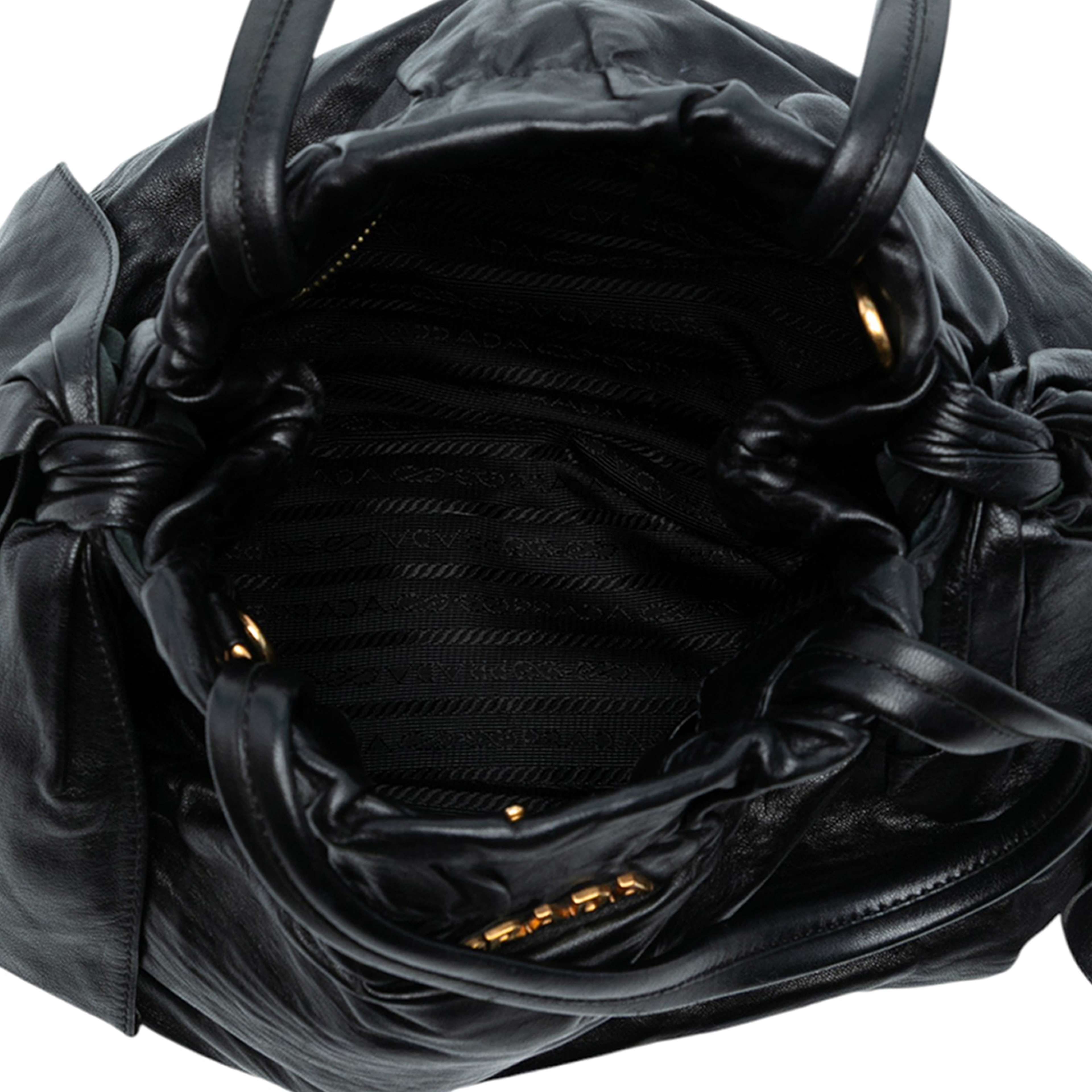 Prada Nappa Antique Bow Satchel, från Luxclusif, i färgen black. Klicka för att öppna bilden i stort format