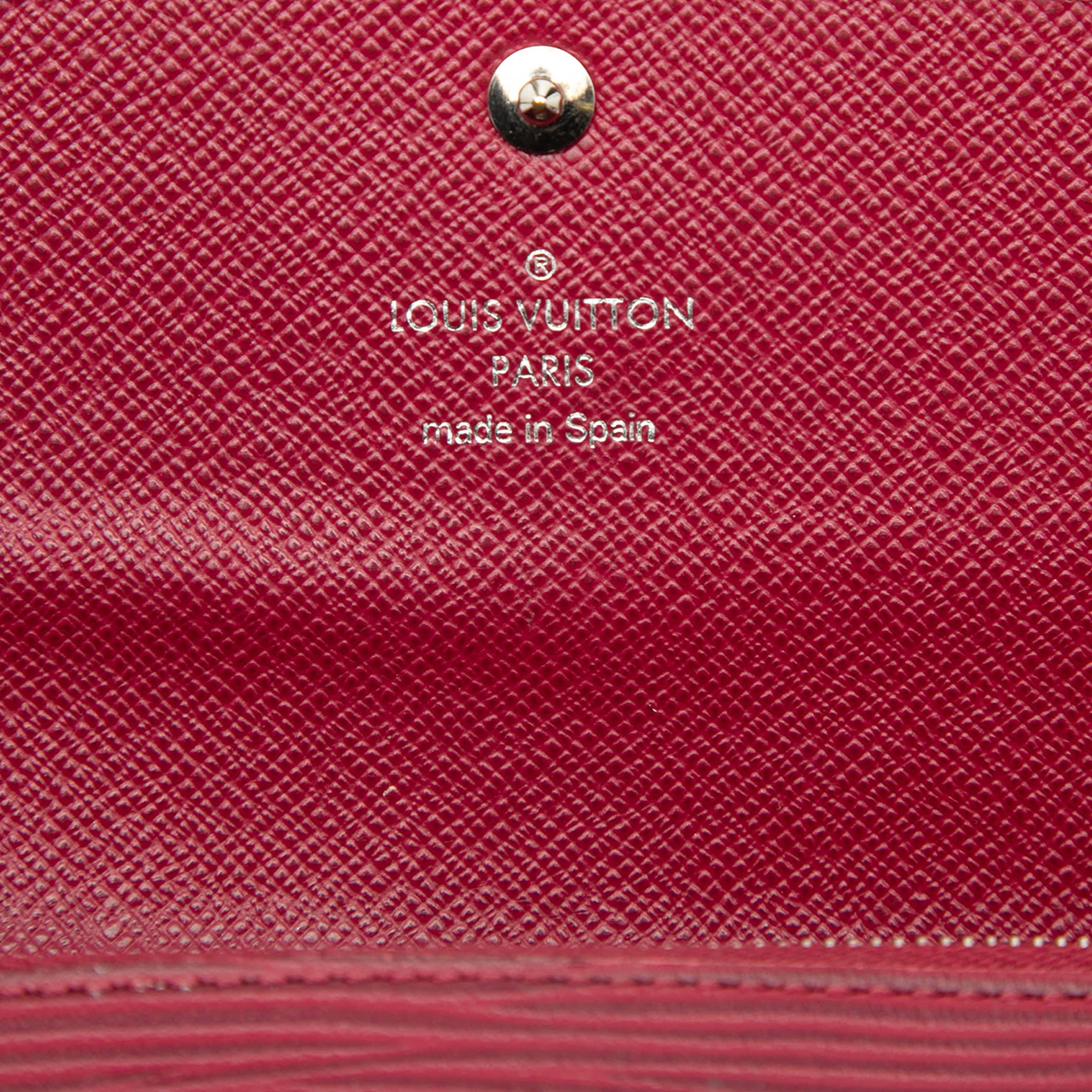 Louis Vuitton Epi Emilie Wallet, från Luxclusif, i färgen dark pink. Klicka för att öppna bilden i stort format