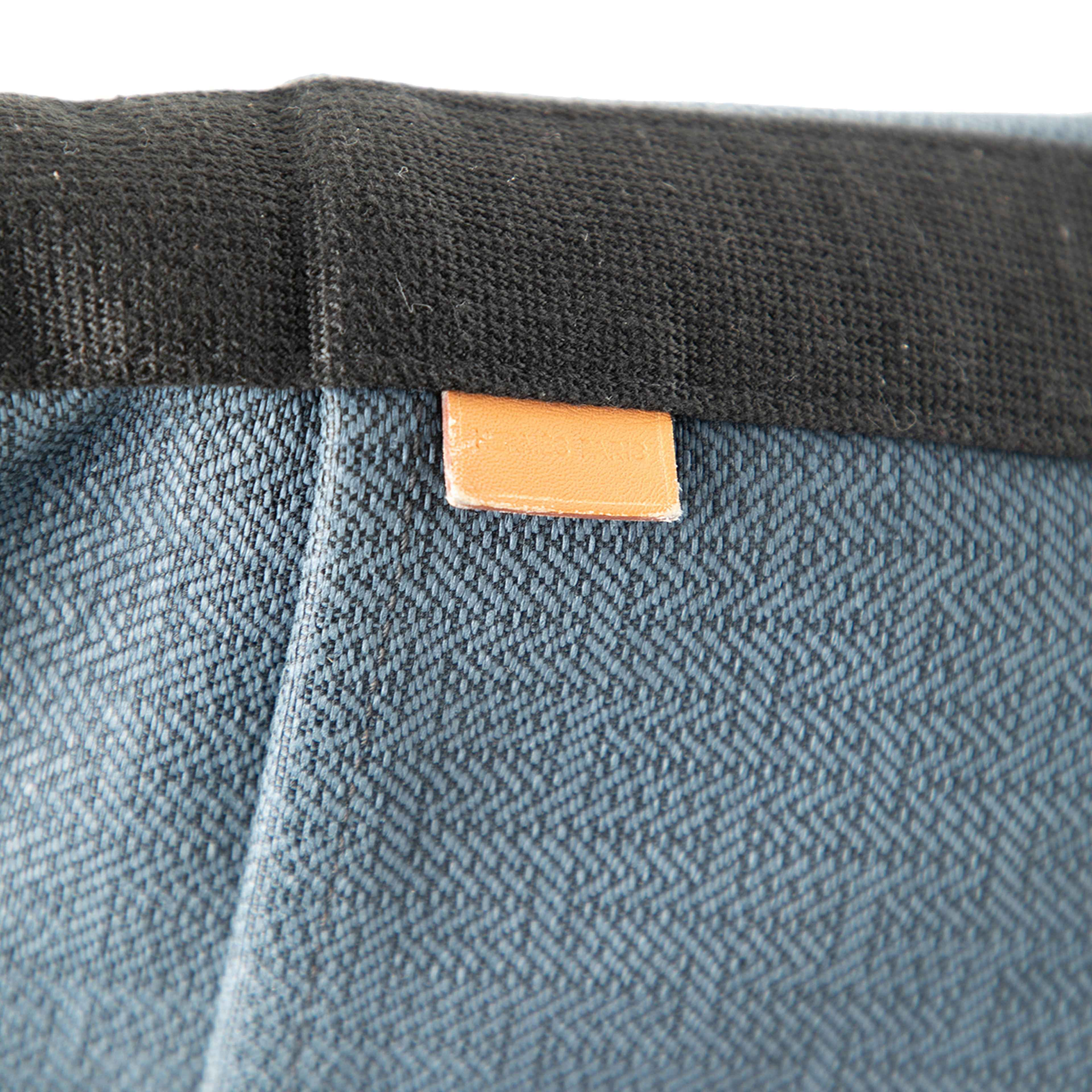 Hermès Toile Saxo Mm, från Luxclusif, i färgen dark blue. Klicka för att öppna bilden i stort format