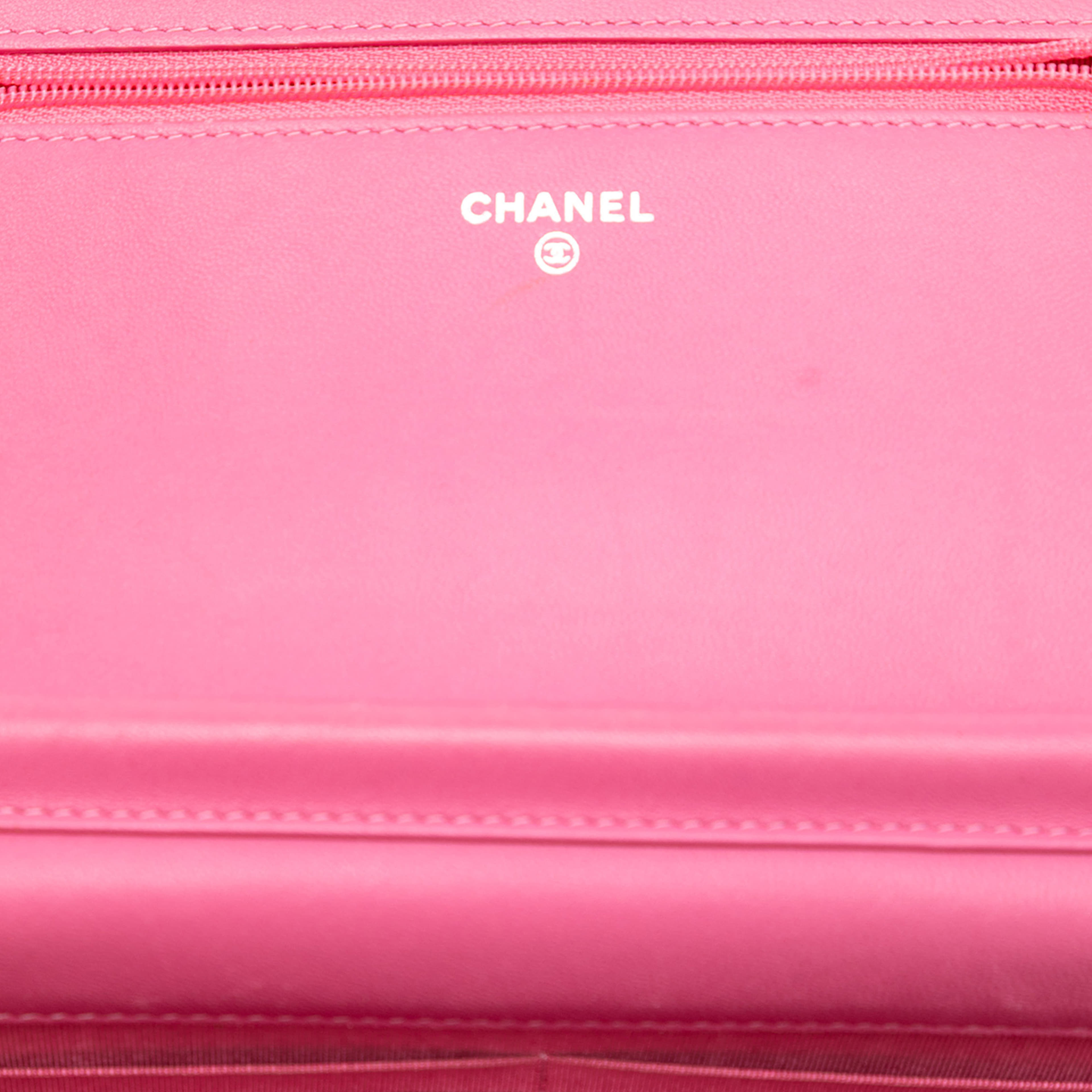 Chanel Ombre Lambskin Degrade Wallet On Chain, från Luxclusif, i färgen pink. Klicka för att öppna bilden i stort format