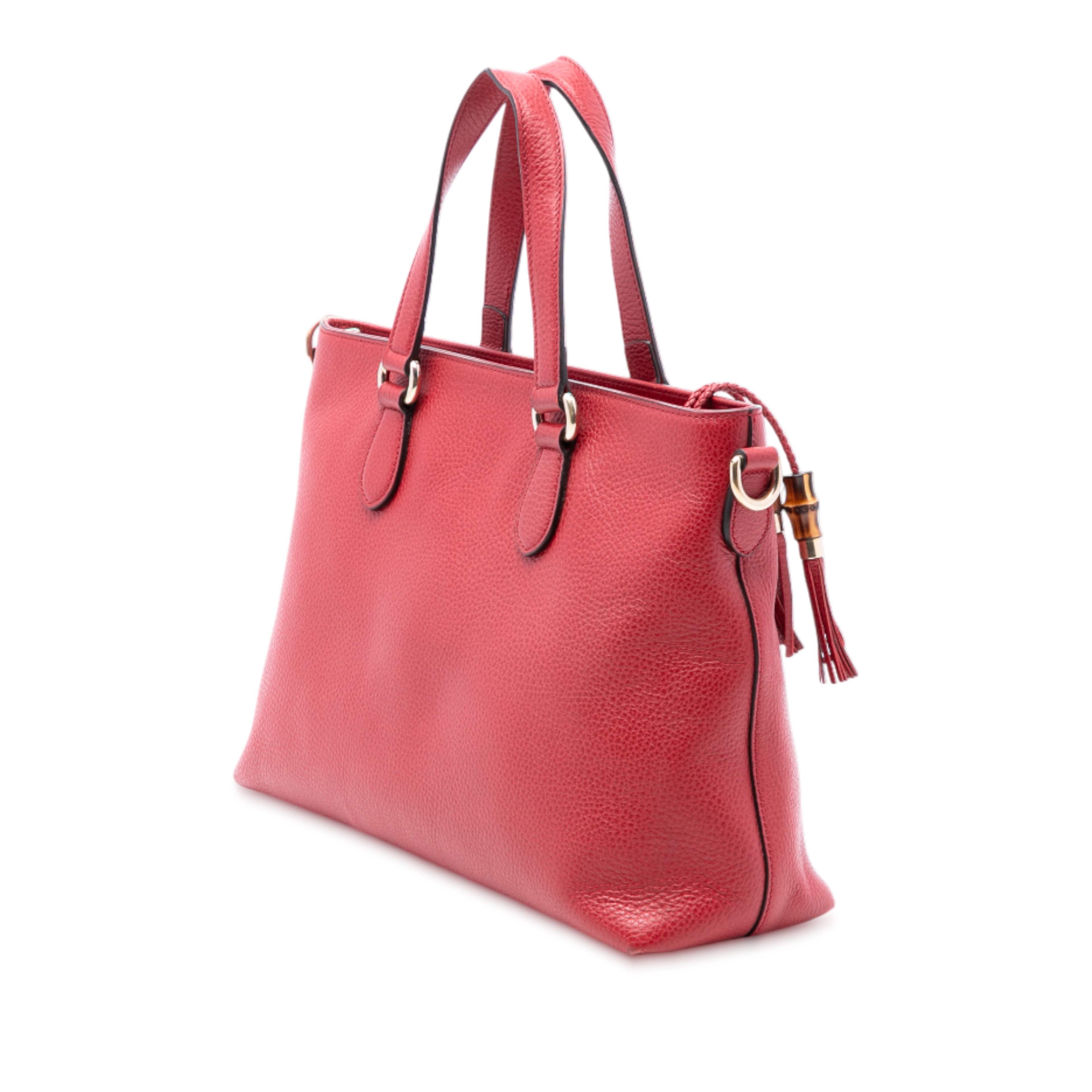 Gucci Leather Bamboo Tassel Satchel, från Luxclusif, i färgen red. Klicka för att öppna bilden i stort format