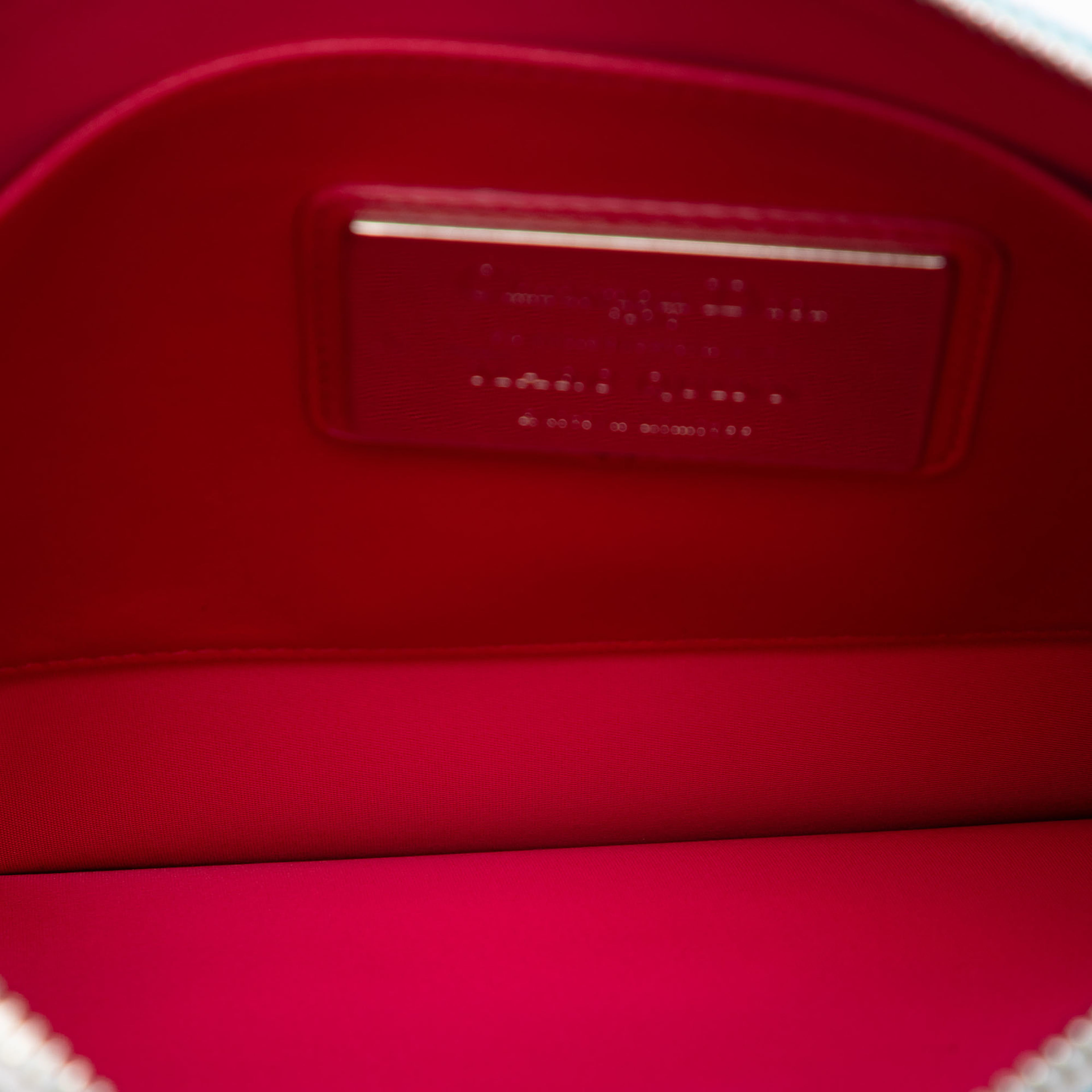 Dior Marc Quinn Eyeball Print Leather Clutch, från Luxclusif, i färgen white. Klicka för att öppna bilden i stort format