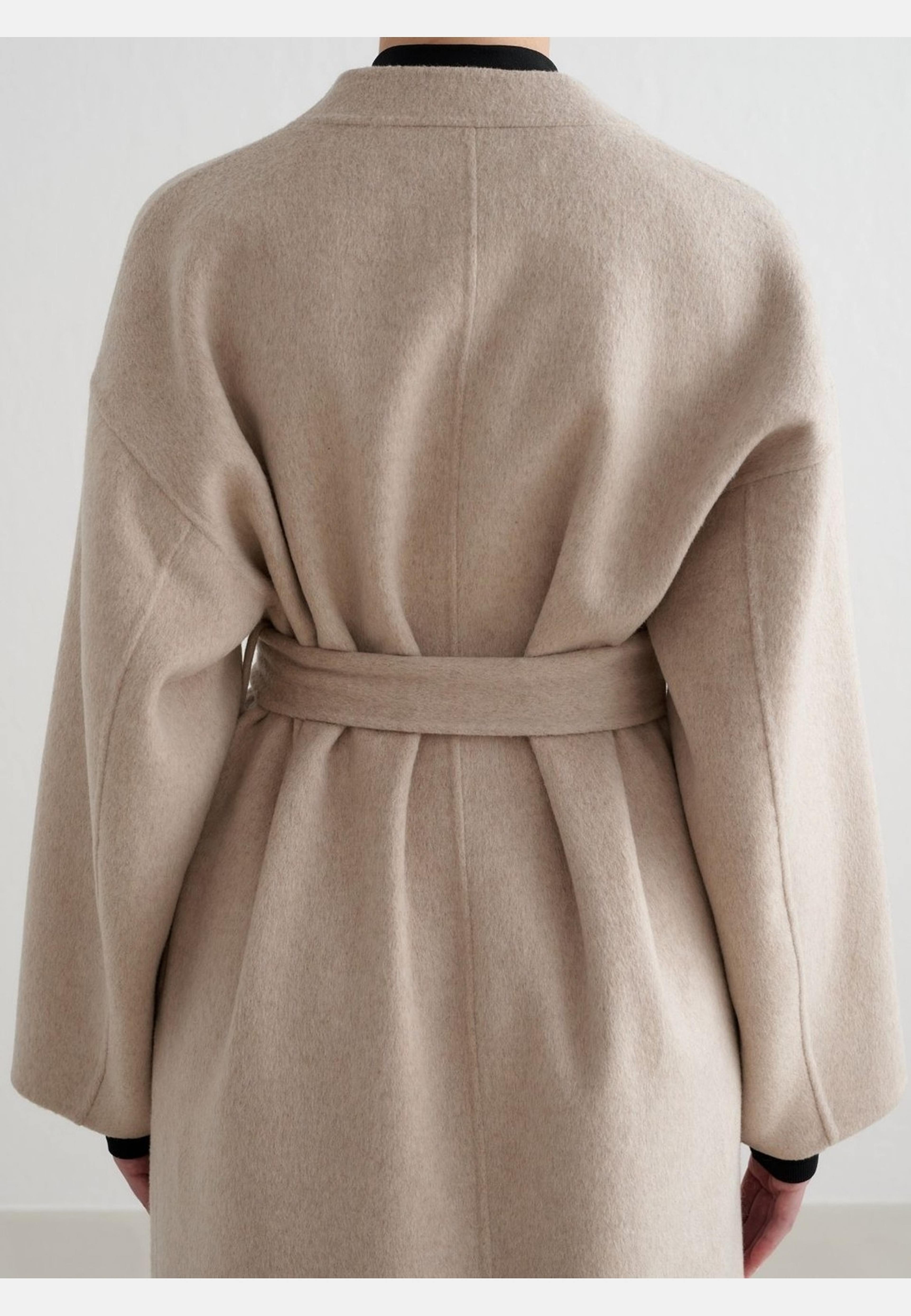 Wool Coat, från aim'n, i färgen dark clay. Klicka för att öppna bilden i stort format