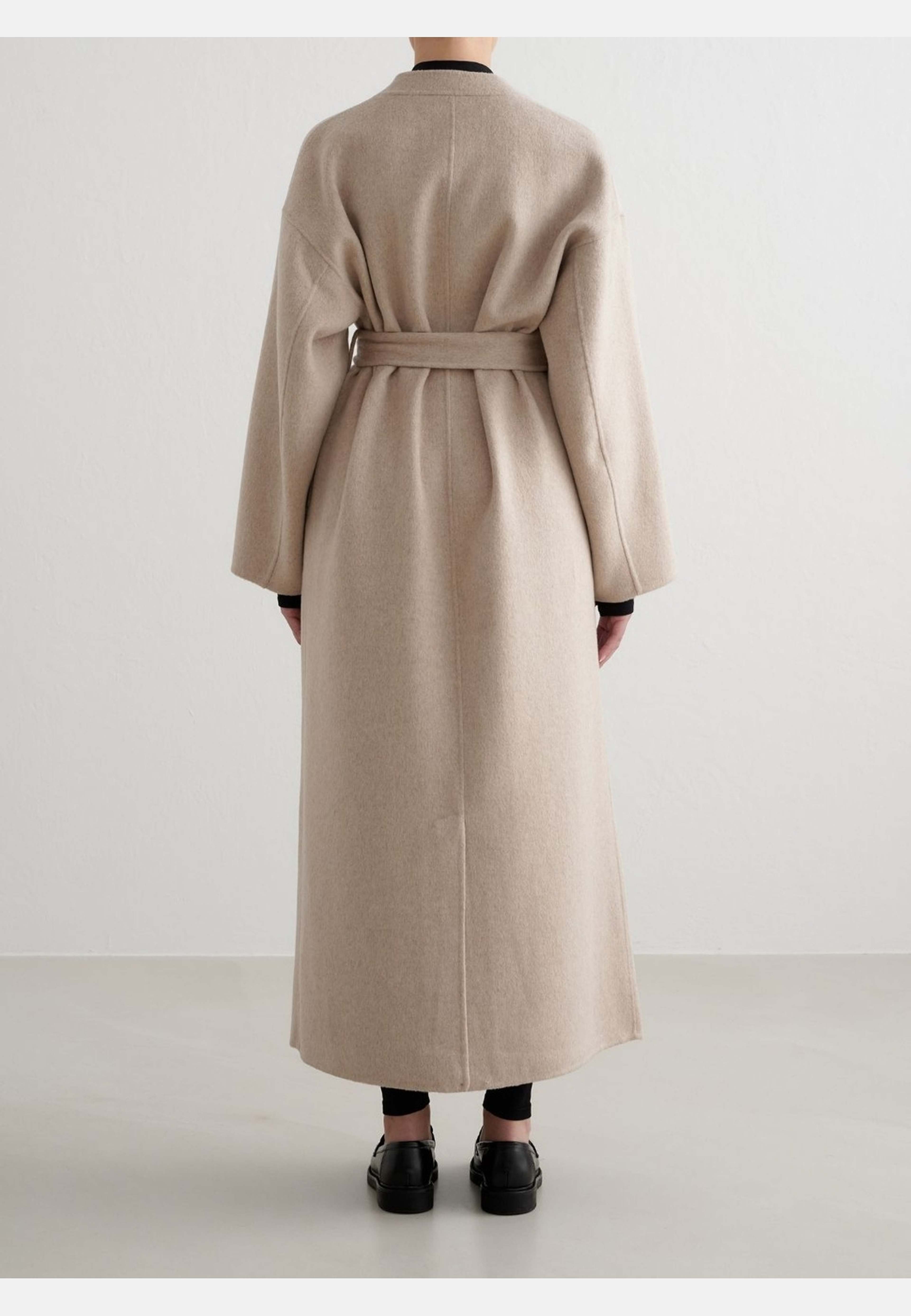 Wool Coat, från aim'n, i färgen dark clay. Klicka för att öppna bilden i stort format