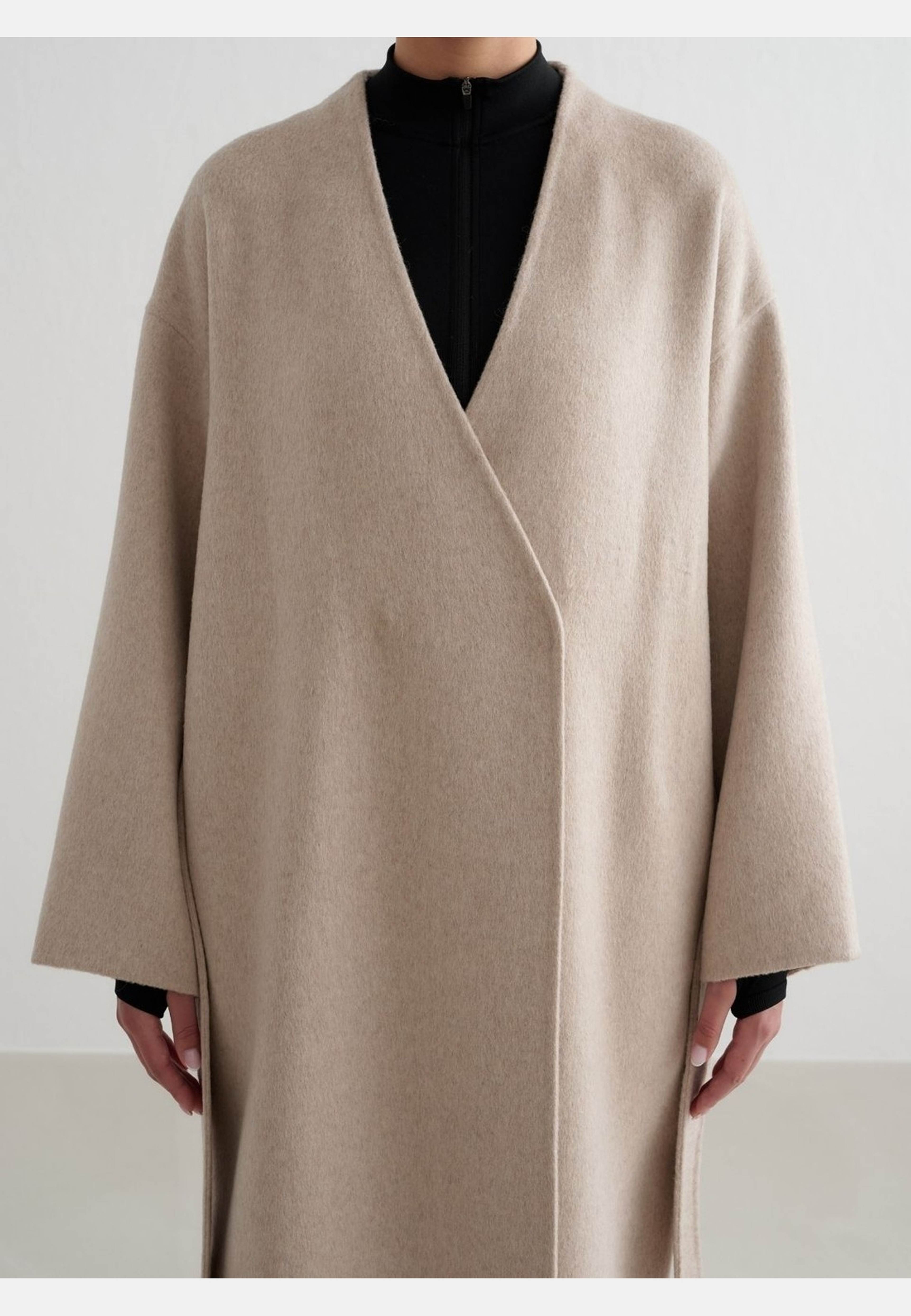 Wool Coat, från aim'n, i färgen dark clay. Klicka för att öppna bilden i stort format