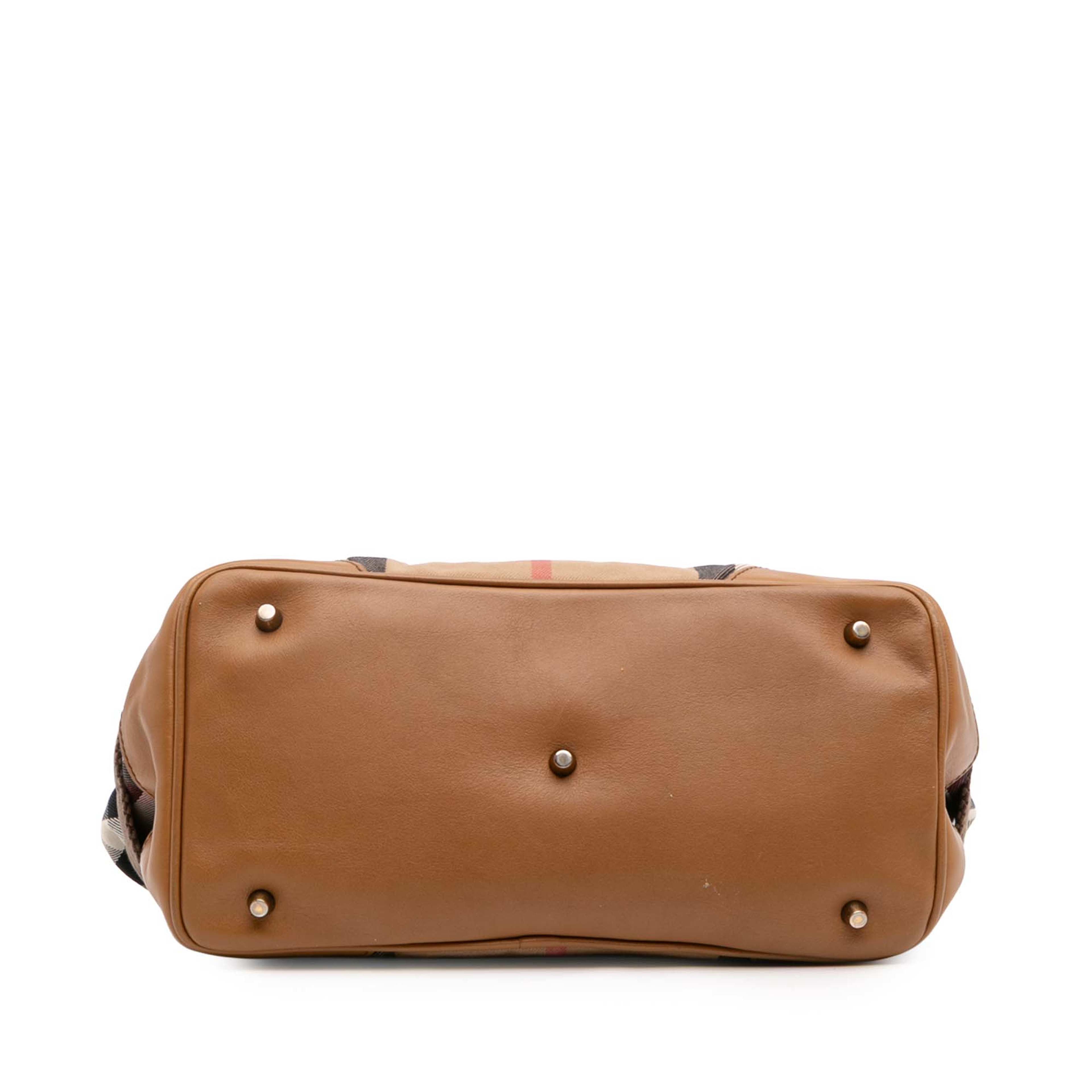 Burberry House Check Canvas Brecon Satchel, från Luxclusif, i färgen light brown. Klicka för att öppna bilden i stort format