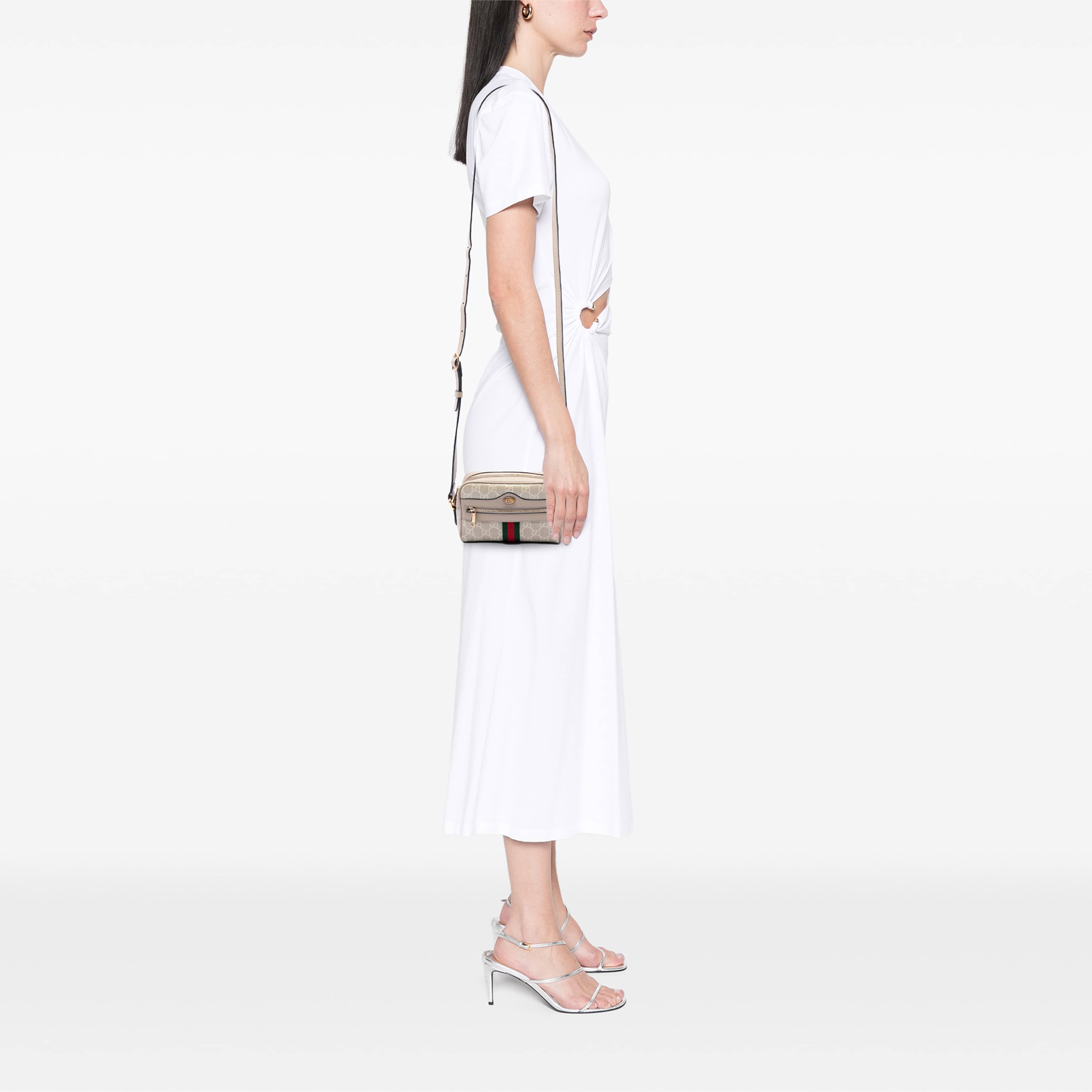 Gucci Mini Gg Supreme Web Ophidia Crossbody, från Luxclusif, i färgen beige. Klicka för att öppna bilden i stort format