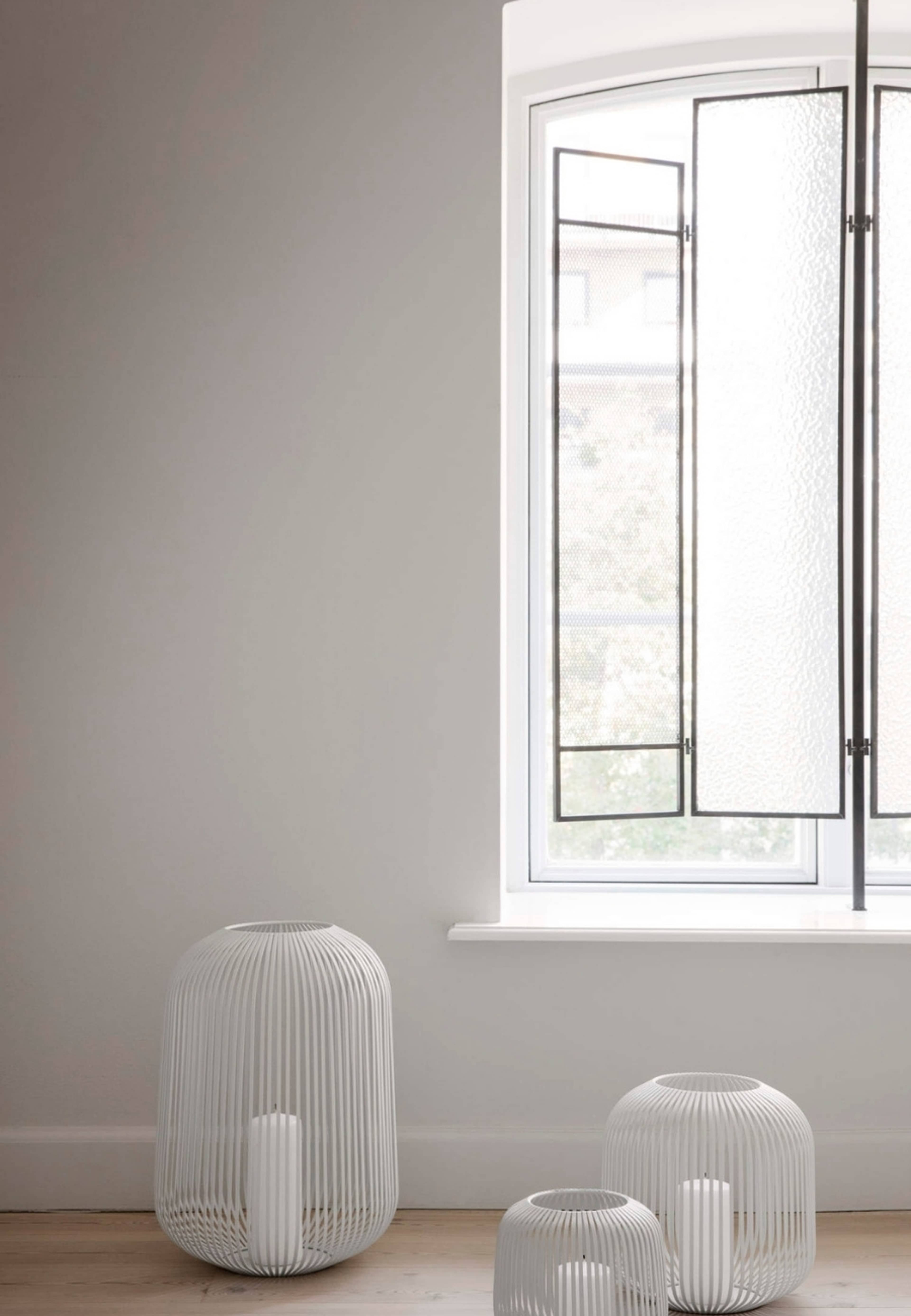 Lito Lanterna S Vit, från Blomus, i färgen white. Klicka för att öppna bilden i stort format