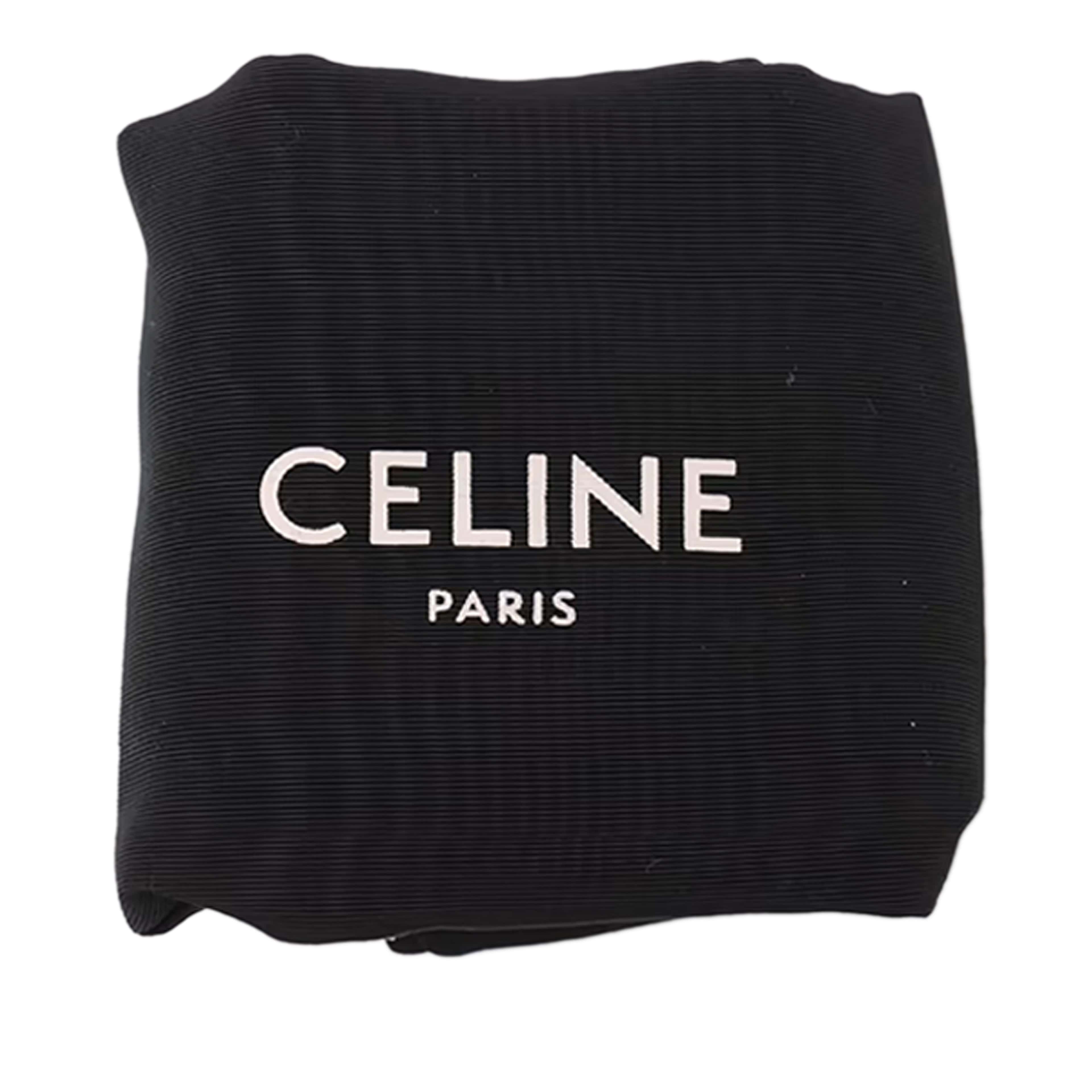 Celine Smooth Calfskin Logo Triangle Crossbody, från Luxclusif, i färgen svart. Klicka för att öppna bilden i stort format