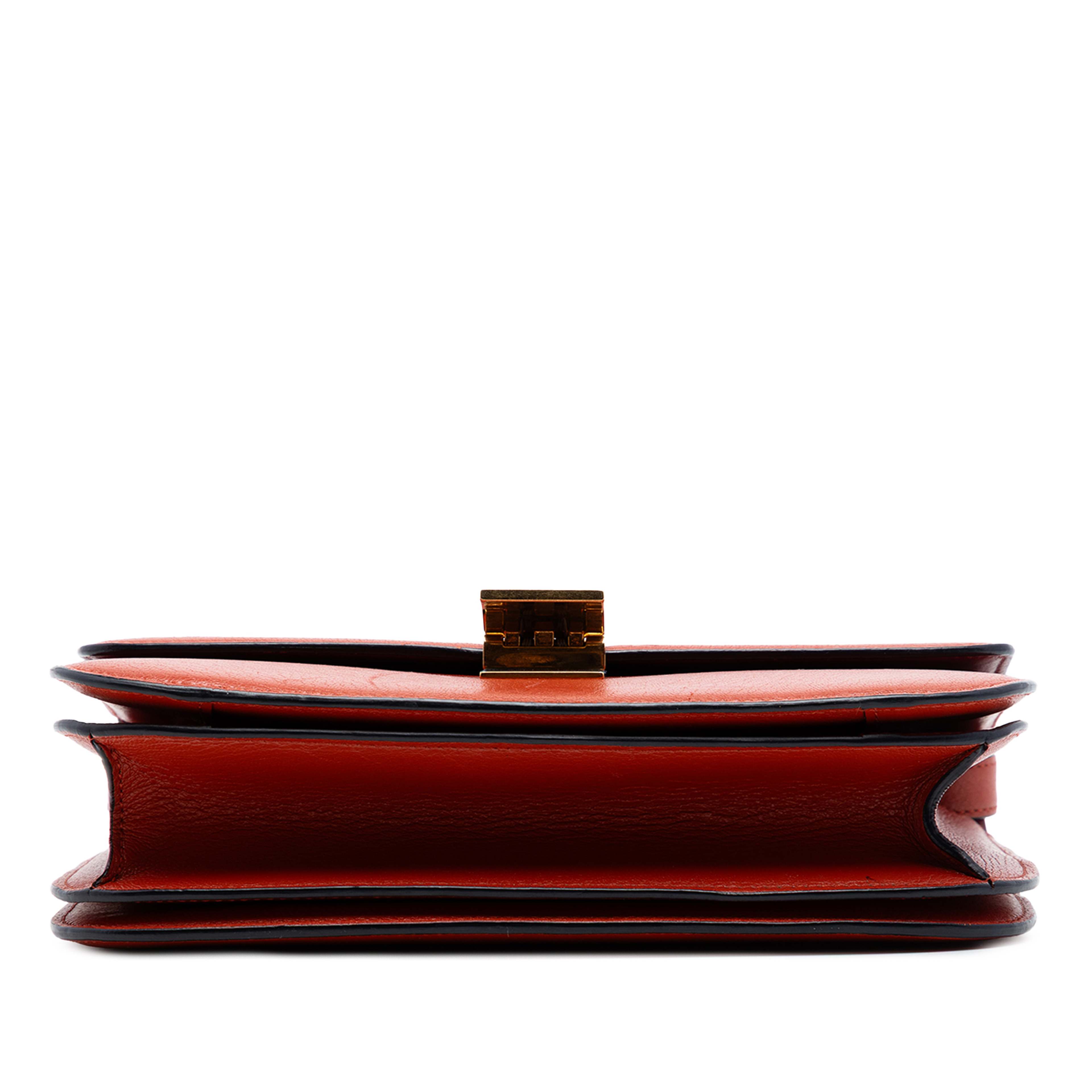 Celine Medium Calfskin Classic Box, från Luxclusif, i färgen red. Klicka för att öppna bilden i stort format