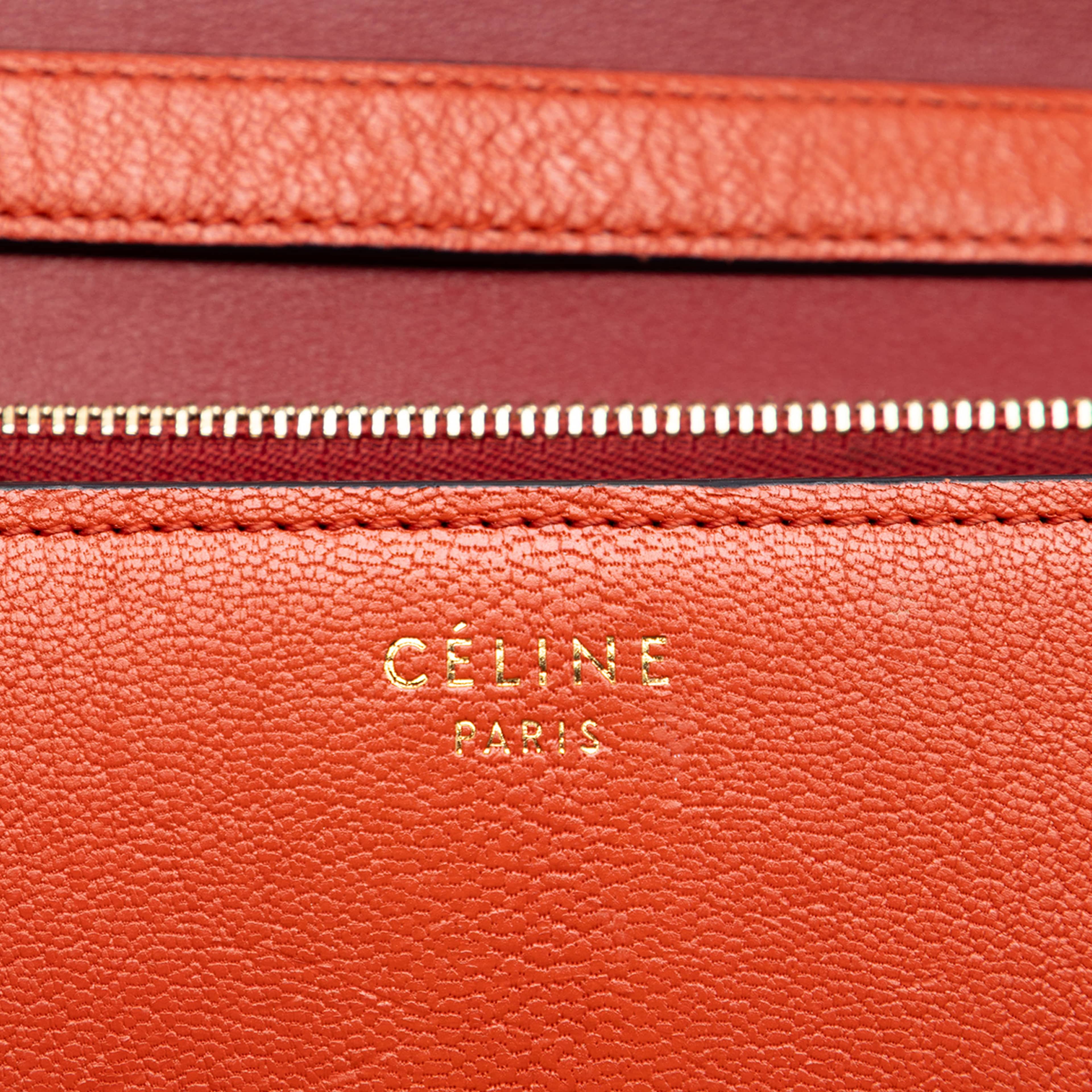 Celine Medium Calfskin Classic Box, från Luxclusif, i färgen red. Klicka för att öppna bilden i stort format