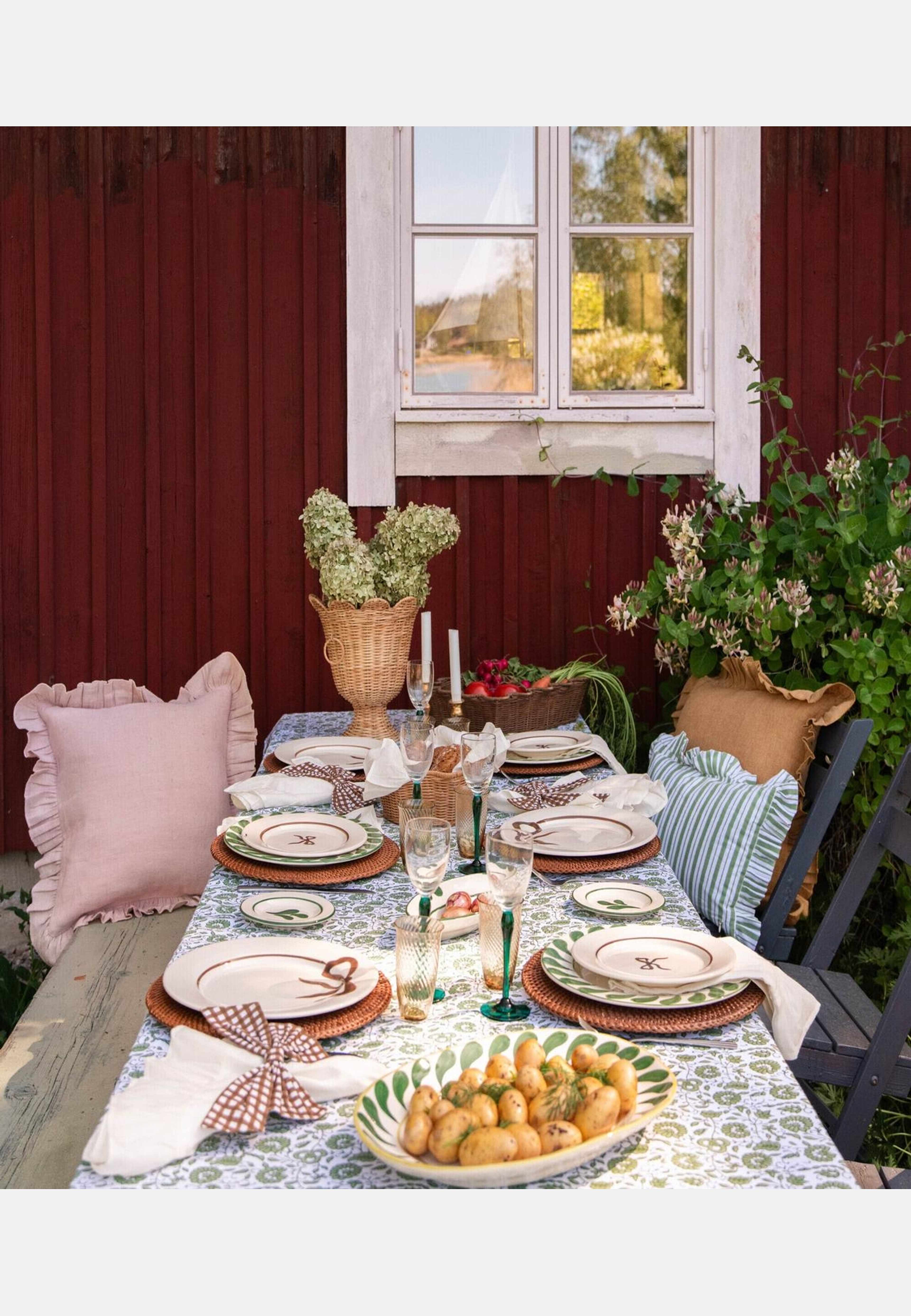 New Classic Tapas Tallrik - 15 Cm, från Pick A Poppy, i färgen green. Klicka för att öppna bilden i stort format