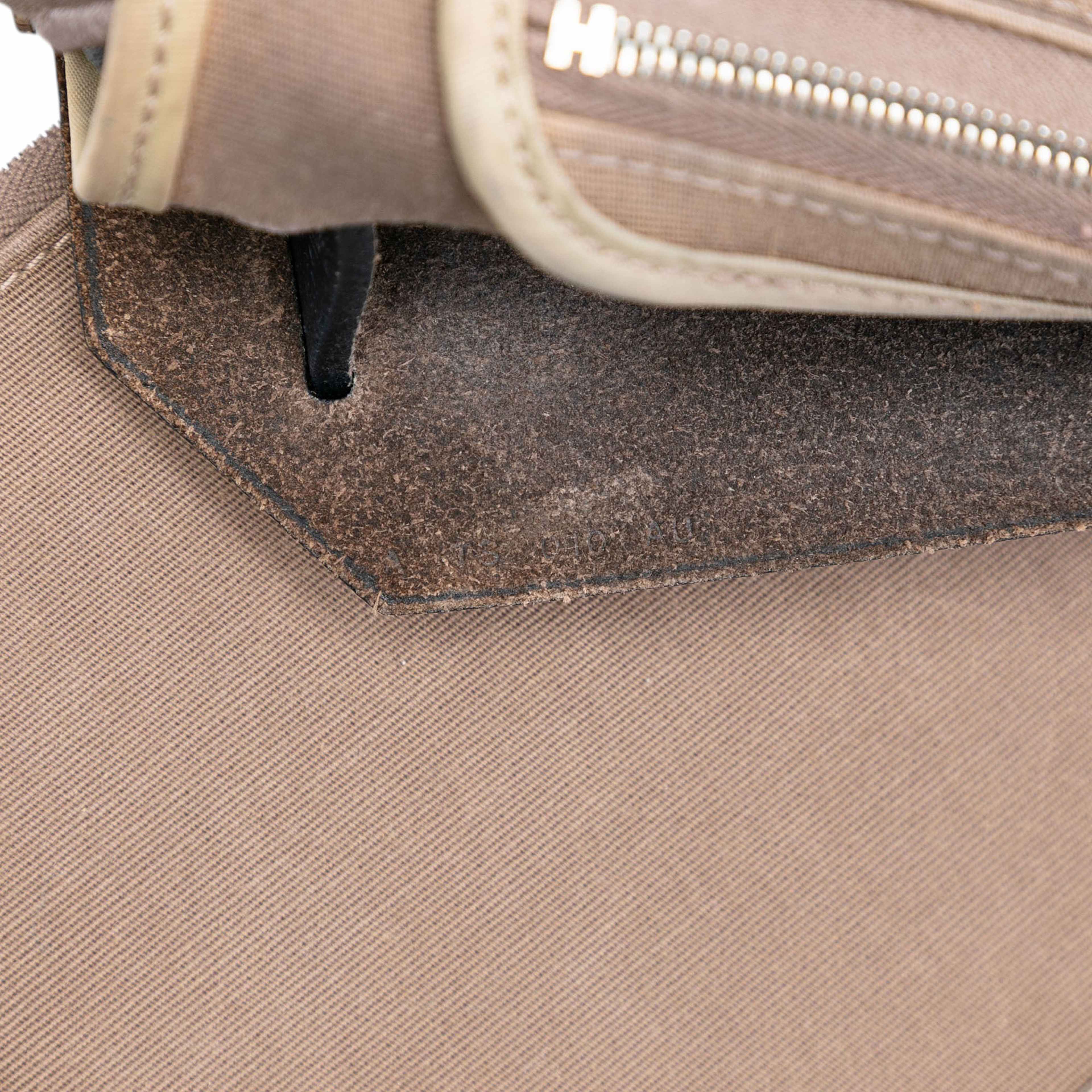 Hermès Toile Herbag Zip 31, från Luxclusif, i färgen light brown. Klicka för att öppna bilden i stort format