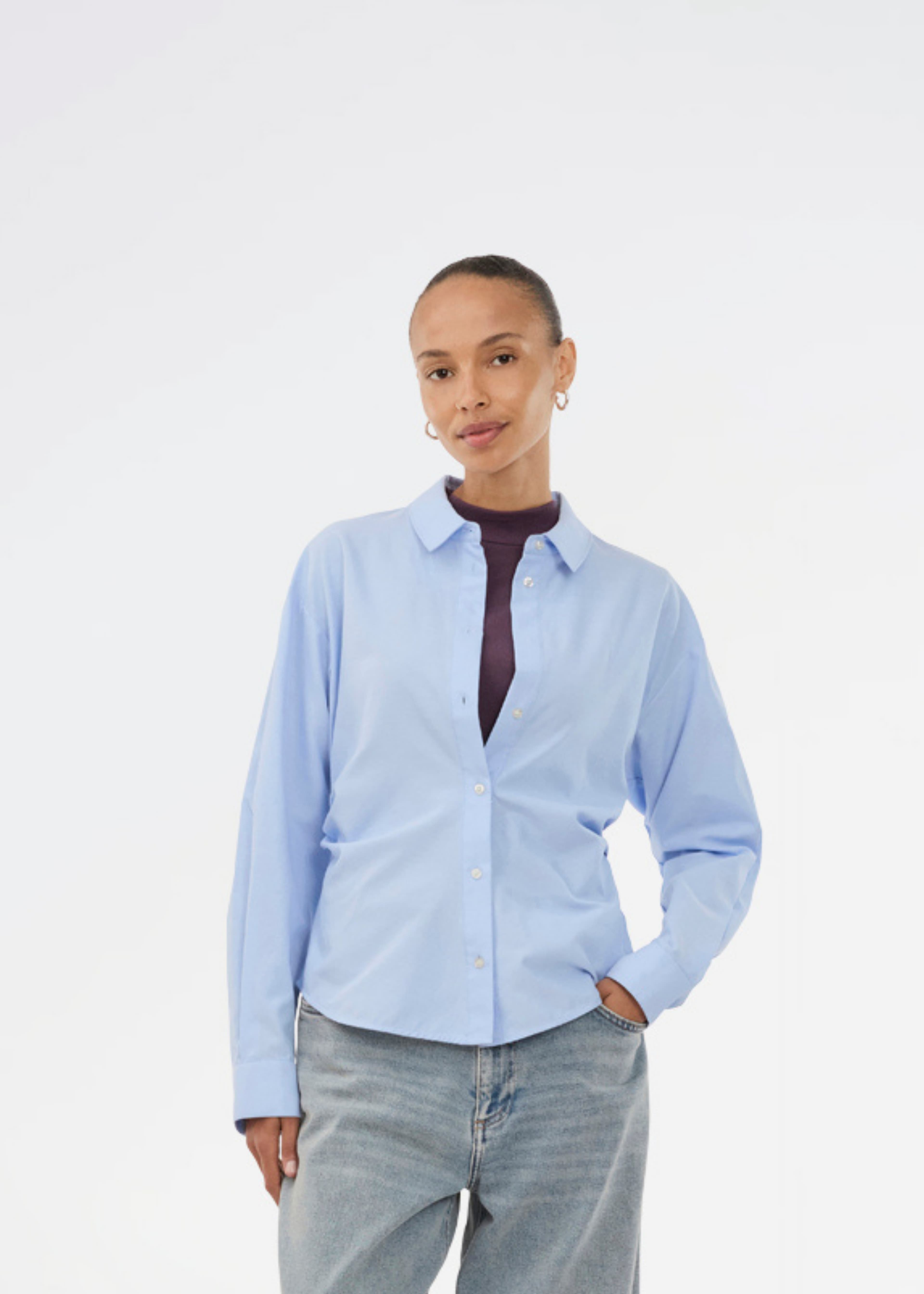 Siobanmd Shirt, från Modström, i färgen cashmere blue. Klicka för att öppna bilden i stort format