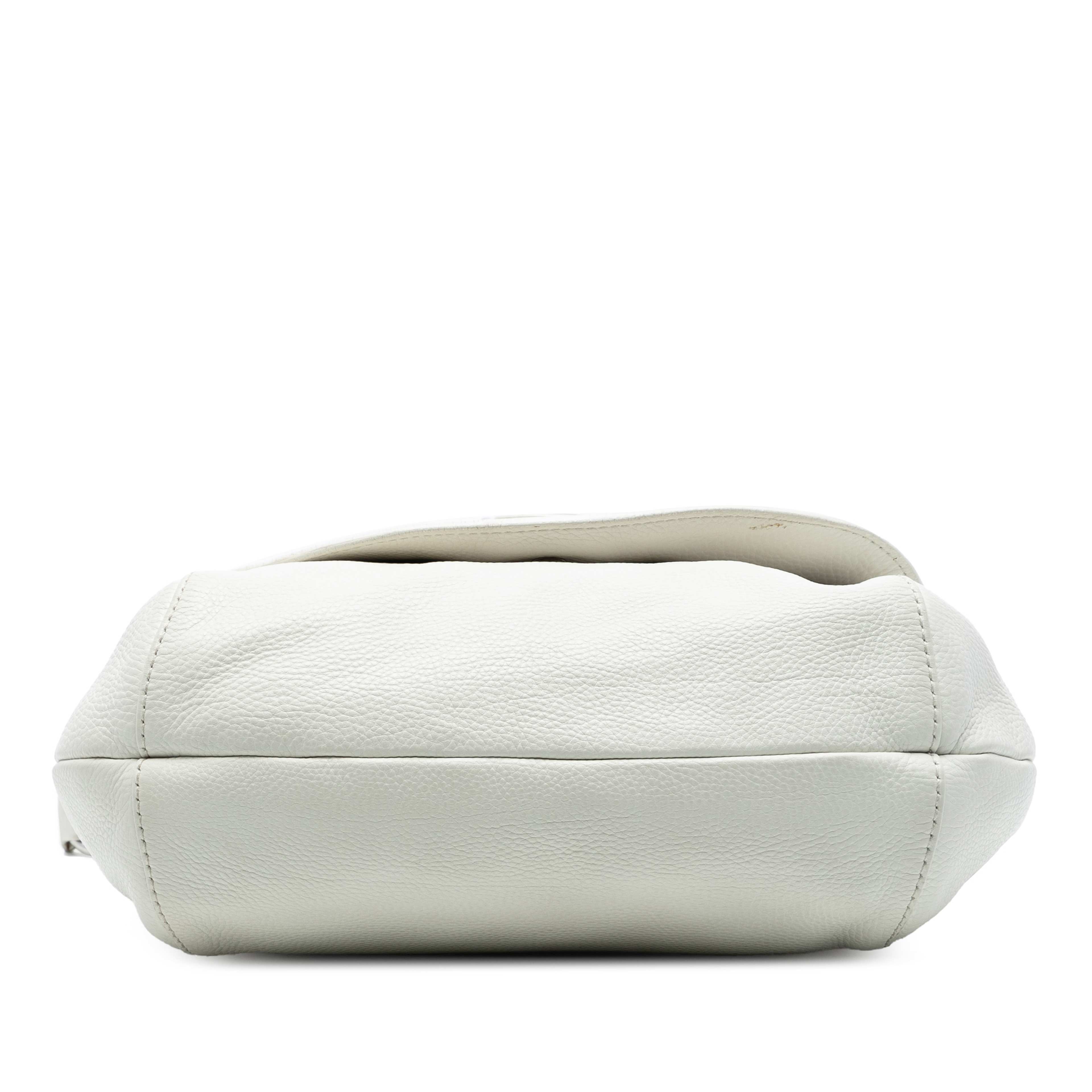 Gucci Large Calfskin Techno Horsebit Satchel, från Luxclusif, i färgen white. Klicka för att öppna bilden i stort format