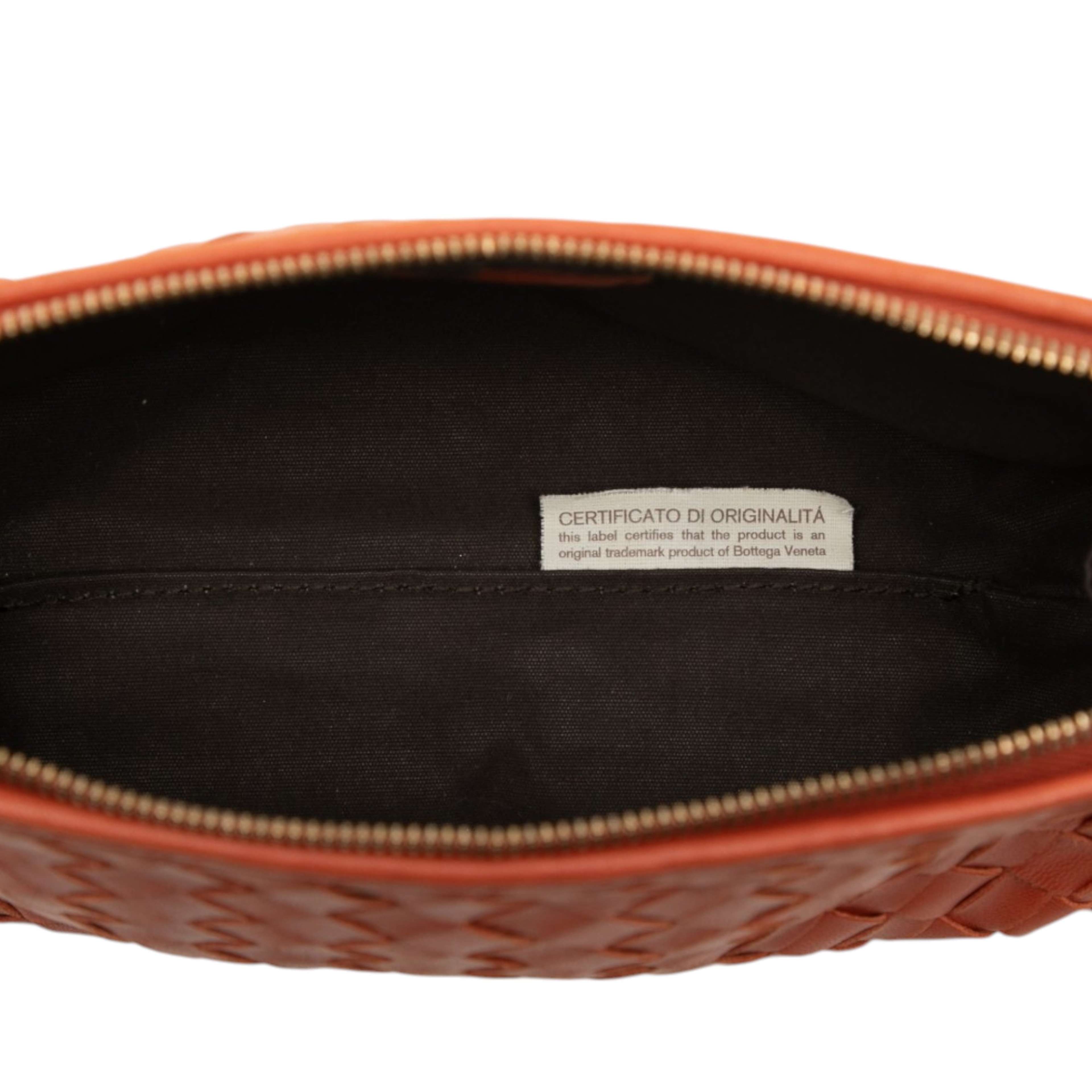 Bottega Veneta Nappa Intrecciato Cosmetic Pouch, från Luxclusif, i färgen orange. Klicka för att öppna bilden i stort format