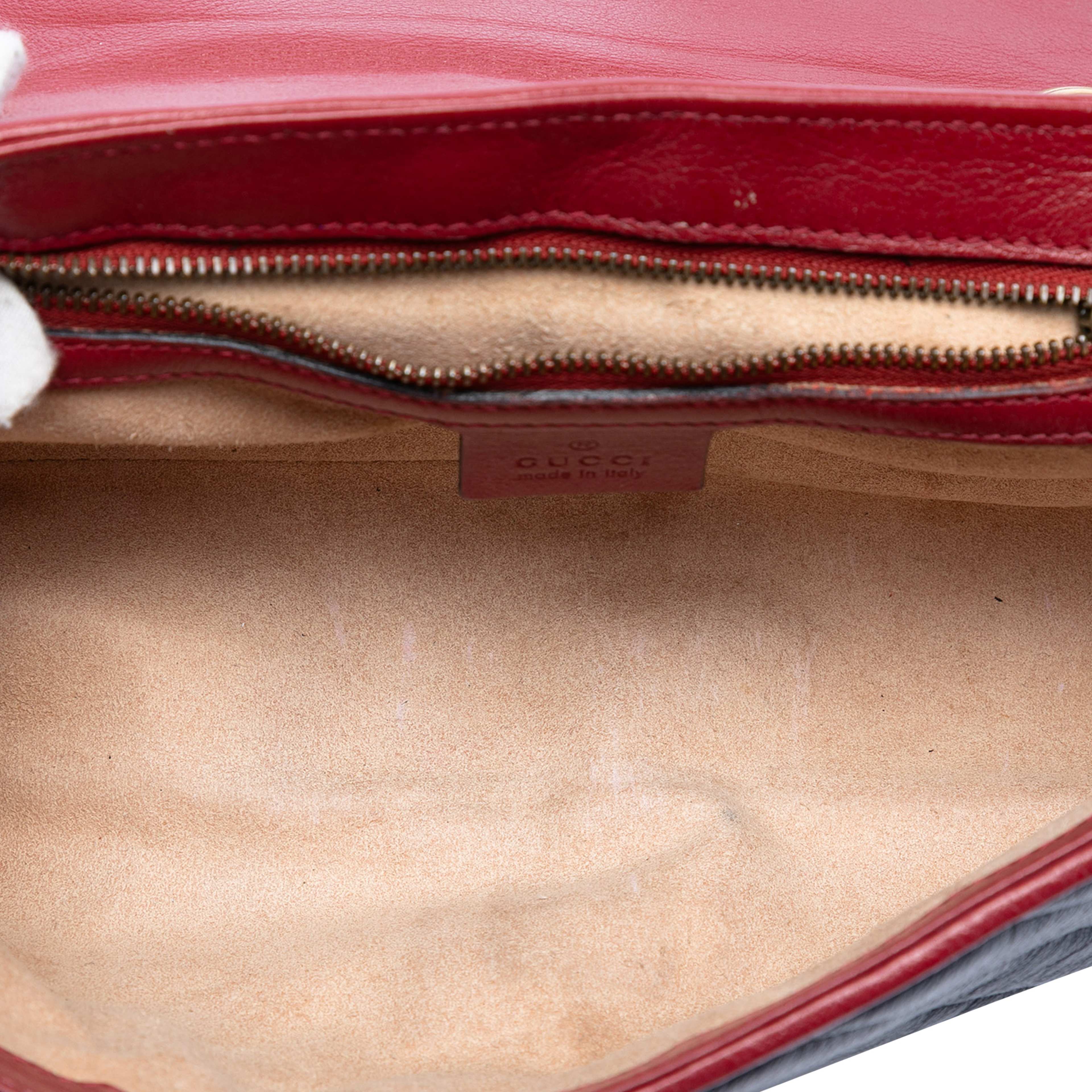 Gucci Medium Gg Marmont Matelasse Diagonal Leather Torchon Shoulder Bag, från Luxclusif, i färgen black. Klicka för att öppna bilden i stort format