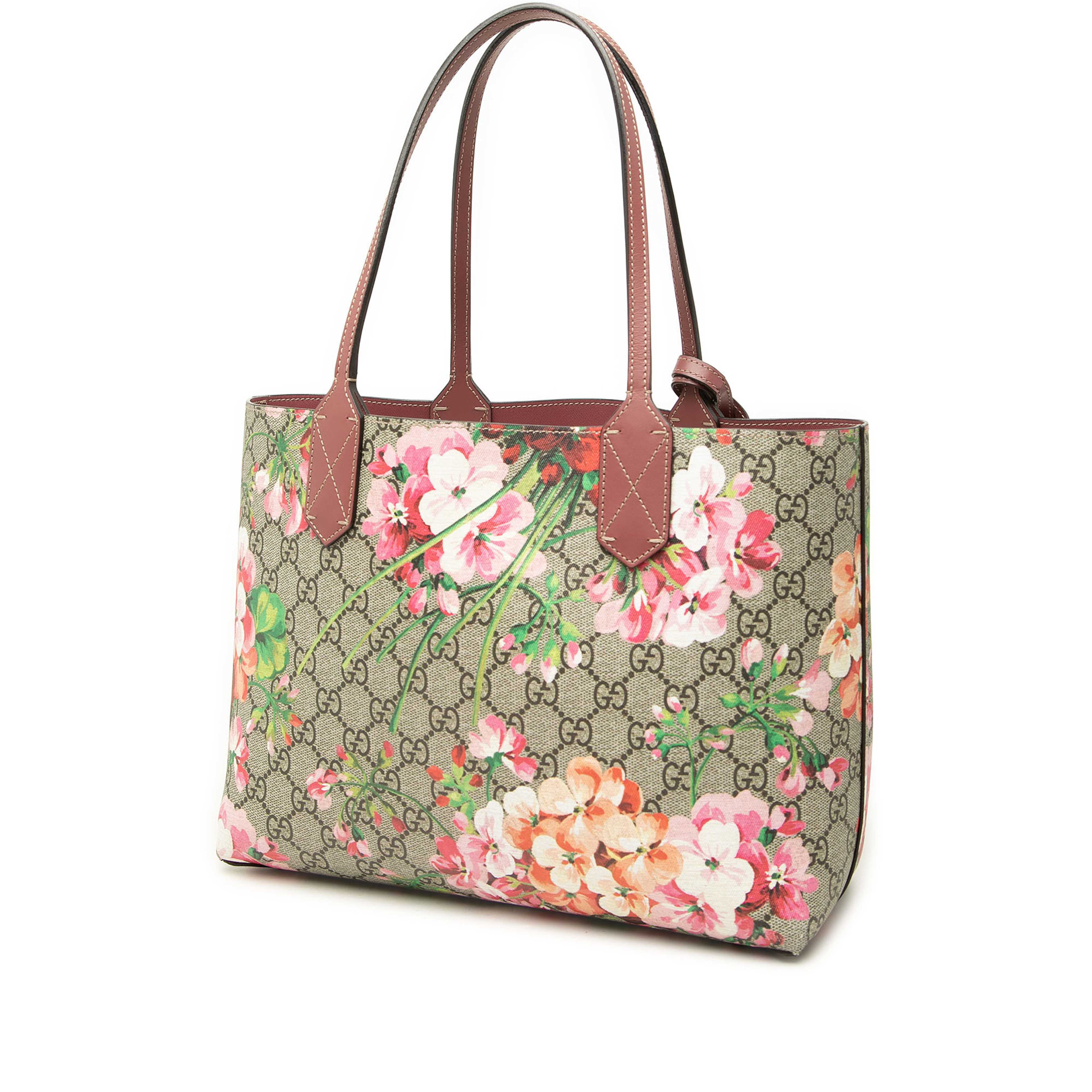 Gucci Small Gg Supreme Blooms Reversible Tote, från Luxclusif, i färgen beige. Klicka för att öppna bilden i stort format