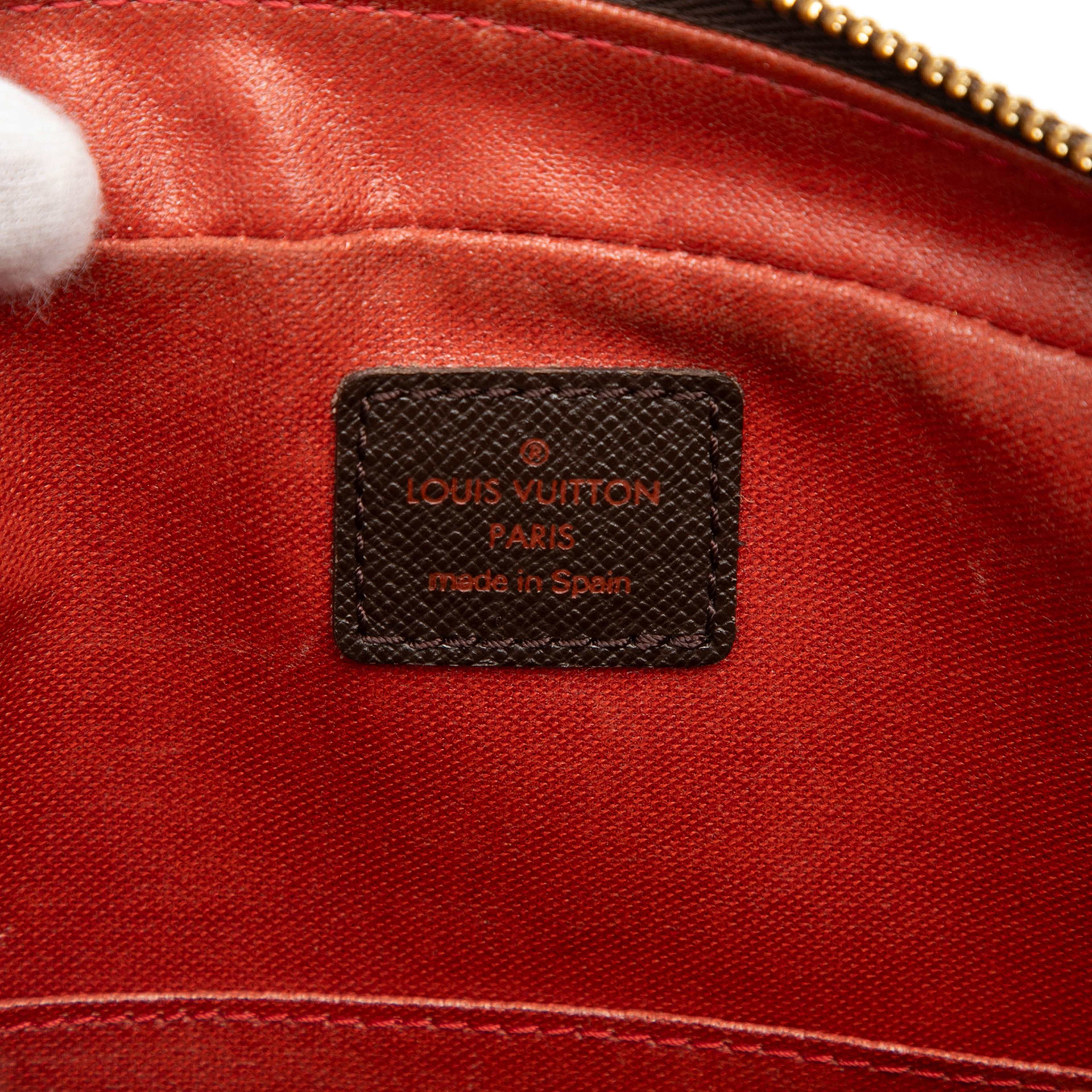 Louis Vuitton Damier Ebene Trousse Toilette 25, från Luxclusif, i färgen brown. Klicka för att öppna bilden i stort format