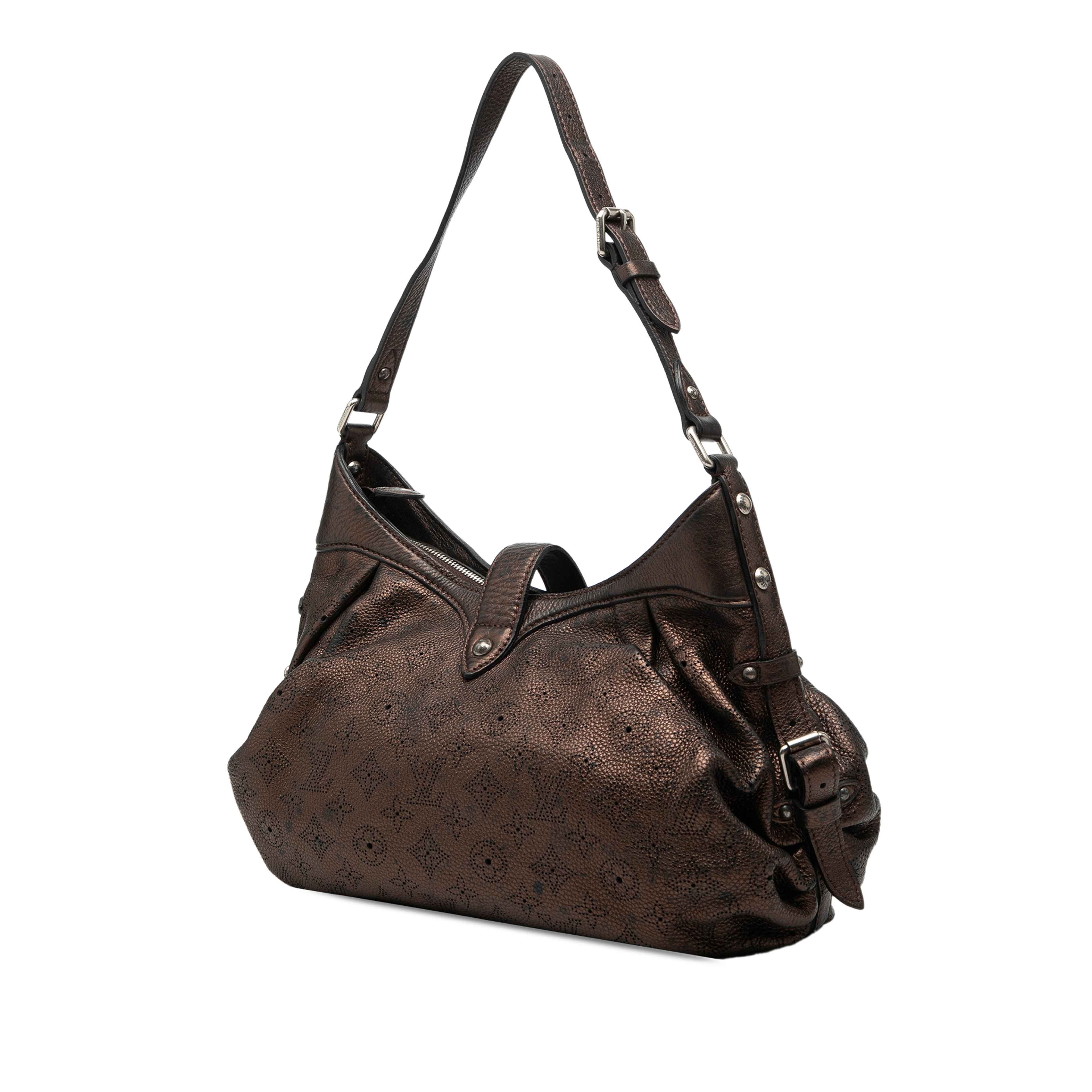 Louis Vuitton Monogram Mahina Xs, från Luxclusif, i färgen bronze. Klicka för att öppna bilden i stort format