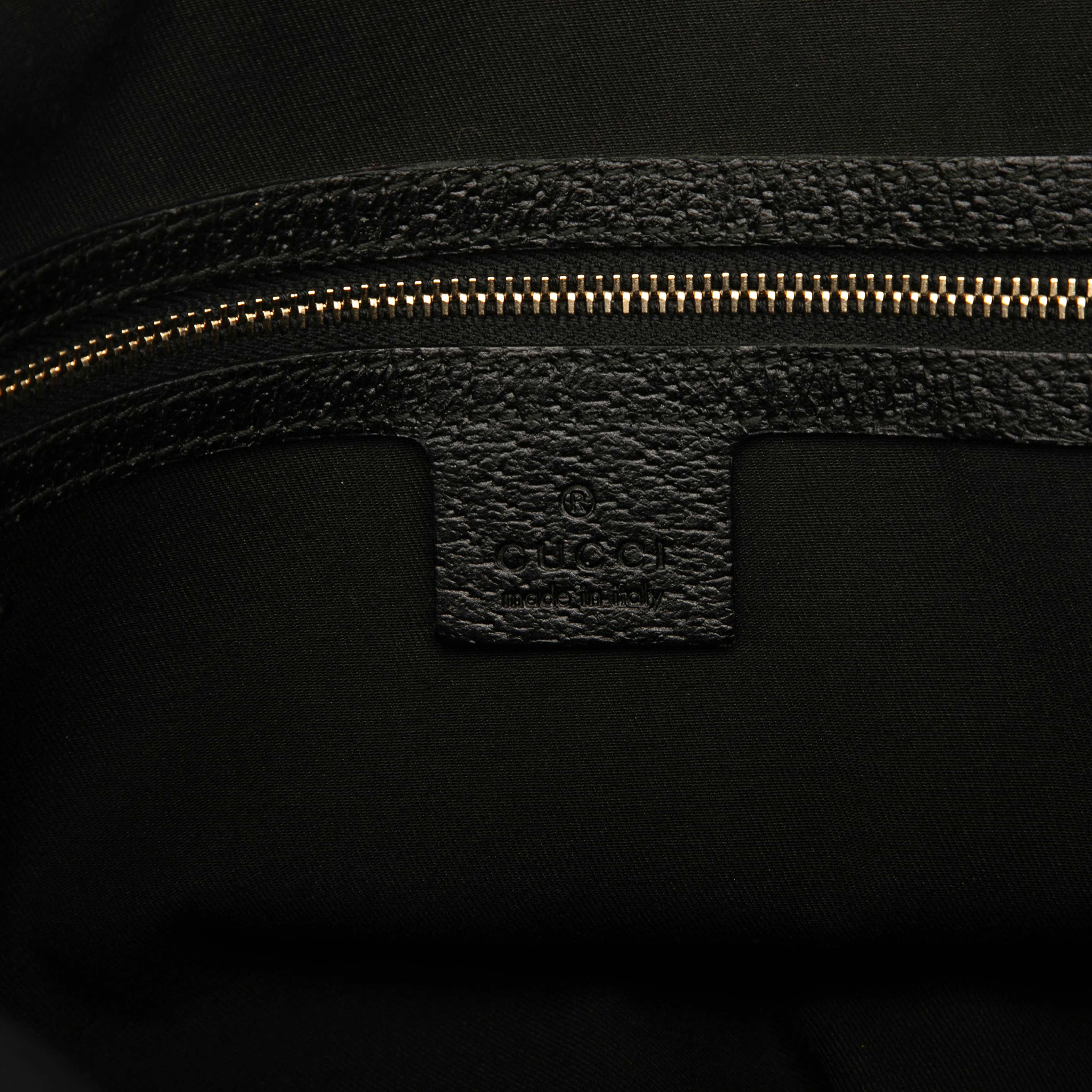 Gucci Gg Canvas Charmy Tote, från Luxclusif, i färgen black. Klicka för att öppna bilden i stort format