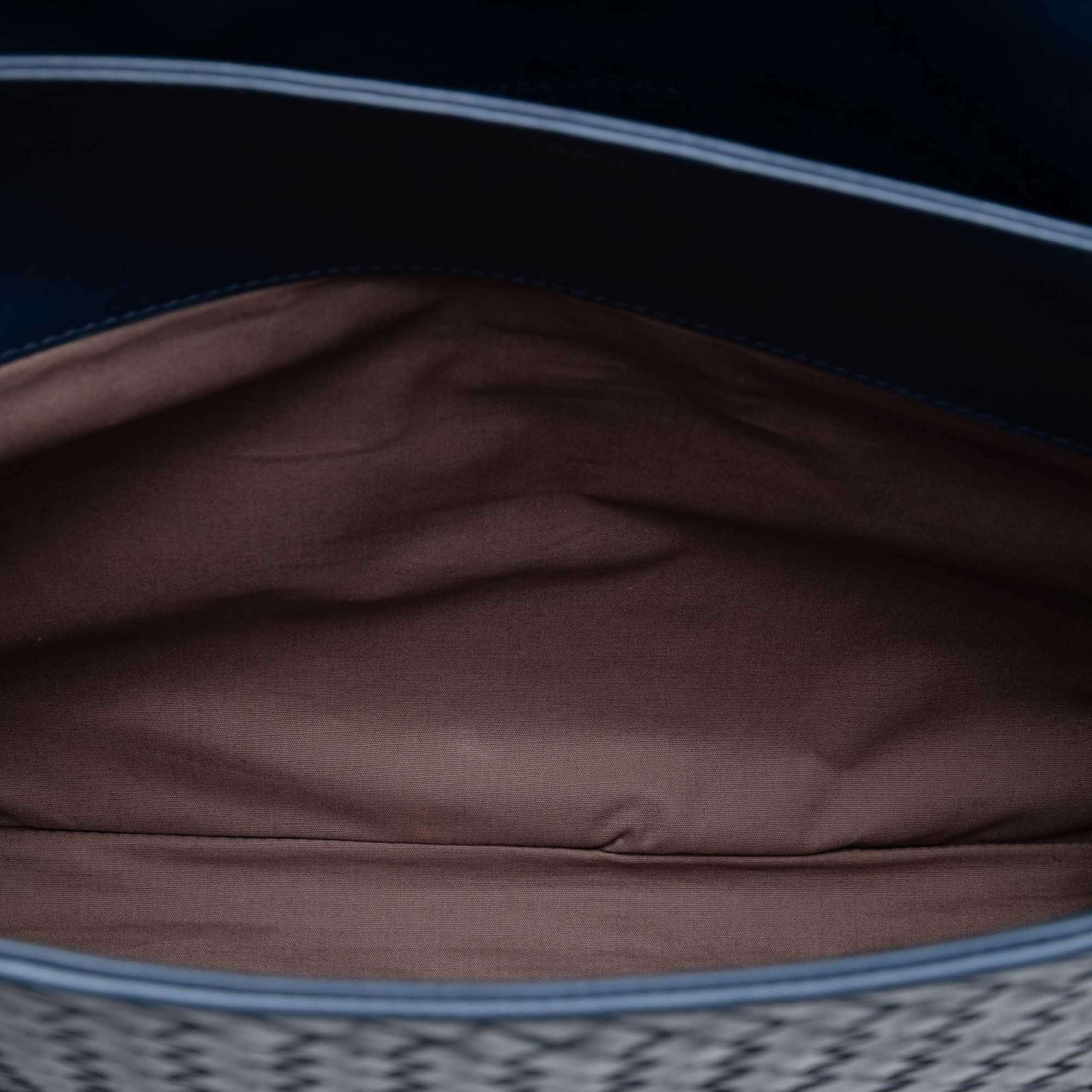Bottega Veneta Nappa Intrecciato Briefcase, från Luxclusif, i färgen navy. Klicka för att öppna bilden i stort format