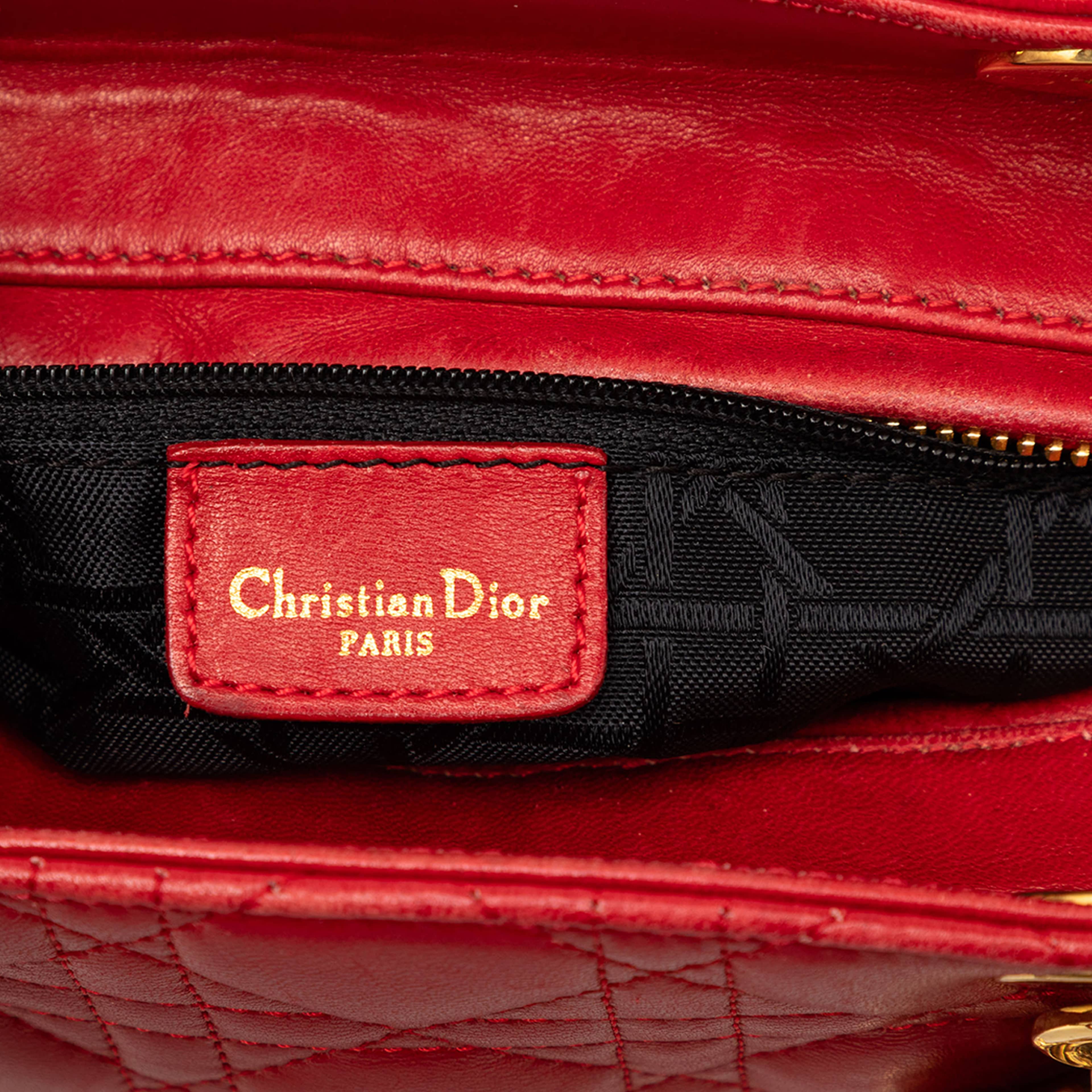 Dior Medium Lambskin Cannage Lady Dior, från Luxclusif, i färgen red. Klicka för att öppna bilden i stort format