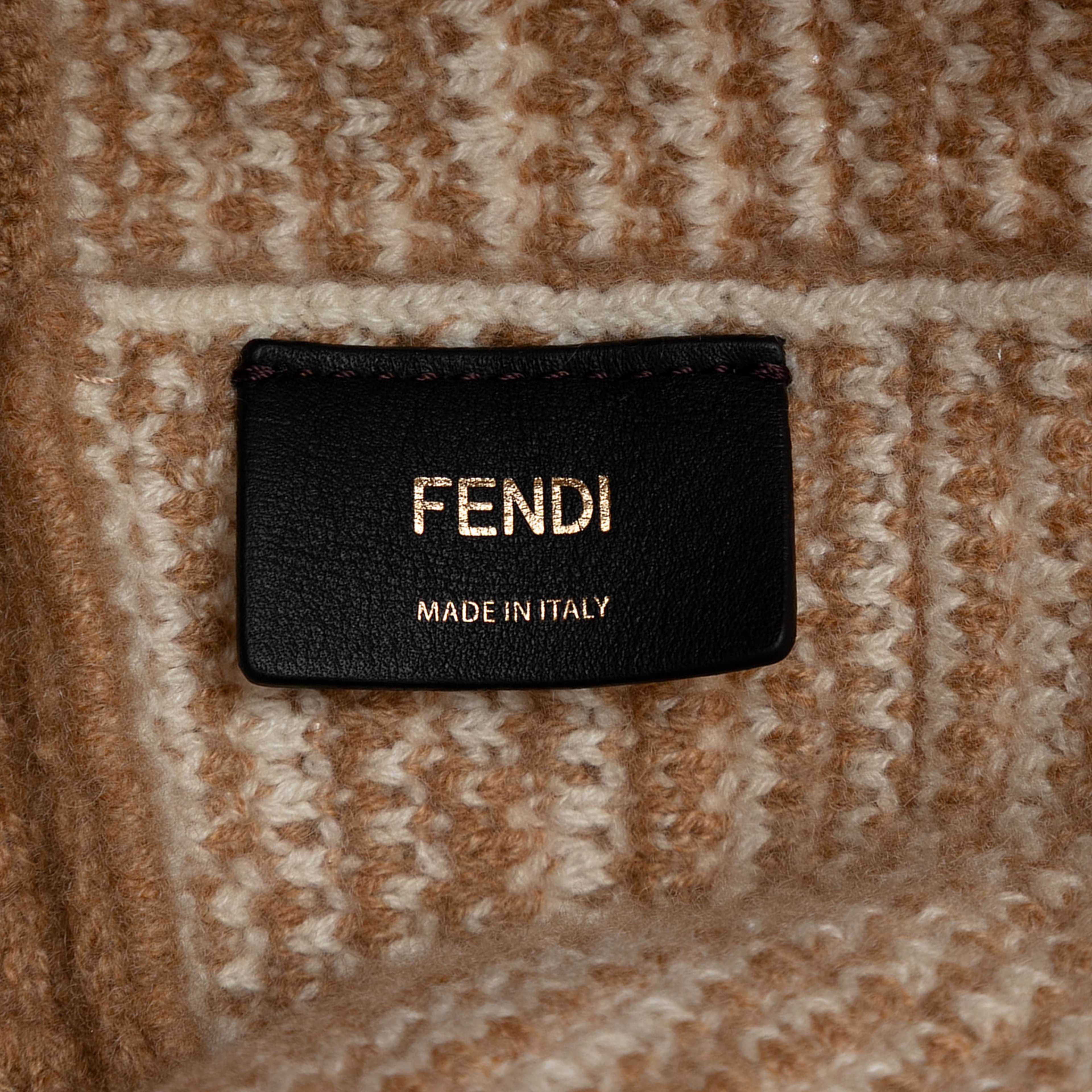 Fendi Large Zucca Cashmere Shopper Tote, från Luxclusif, i färgen brown. Klicka för att öppna bilden i stort format